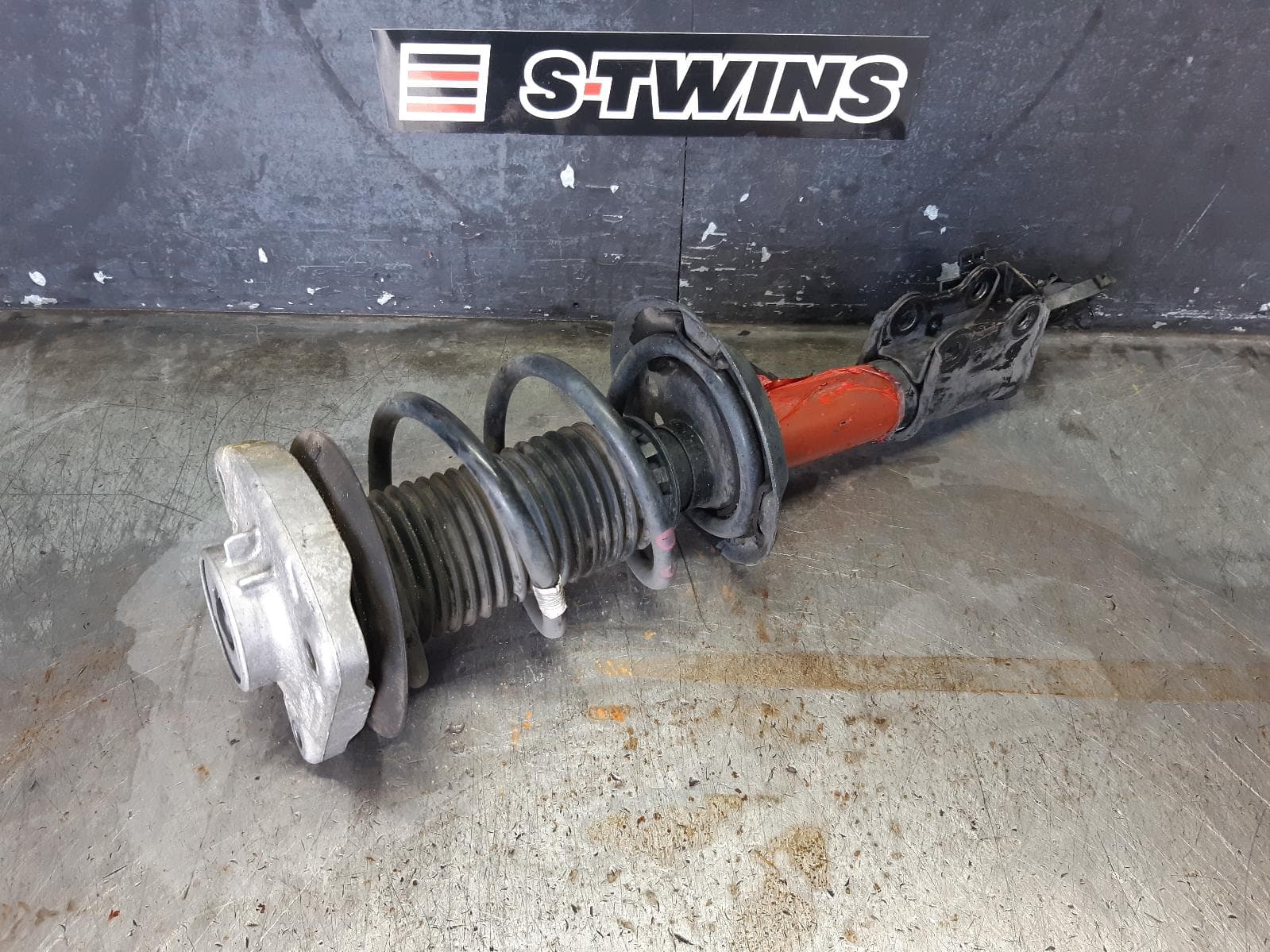 Used auto part listing image: 2014 MERCEDES A CLASS RIGHT FRONT STRUT W176, STANDARD TYPE, 1.6, PETROL, 09/12-03/18 0000350545