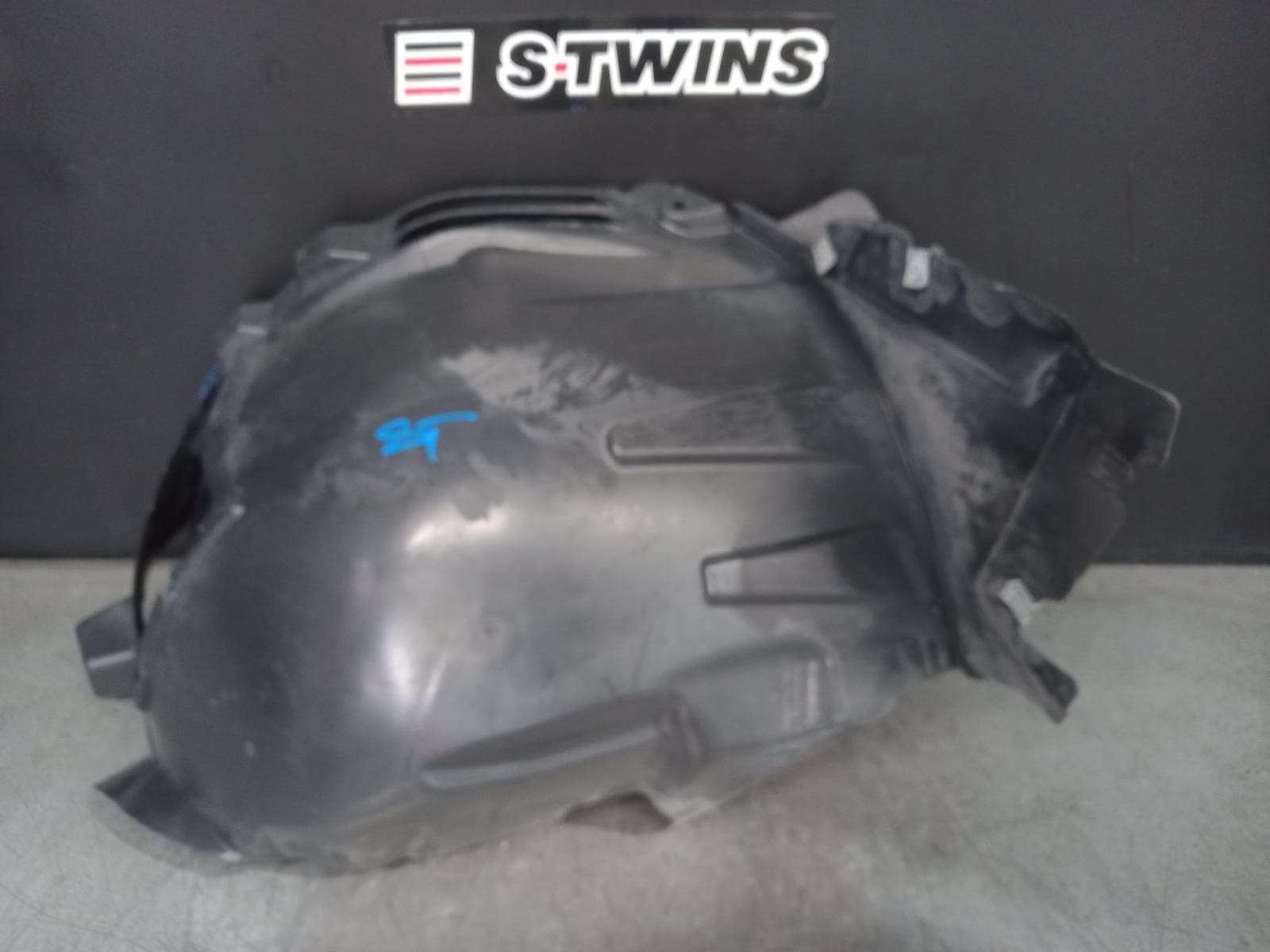 Used auto part listing image: 2013 MERCEDES M CLASS LEFT GUARD LINER W166, FRONT SECTION, 03/12-01/16 0000372826
