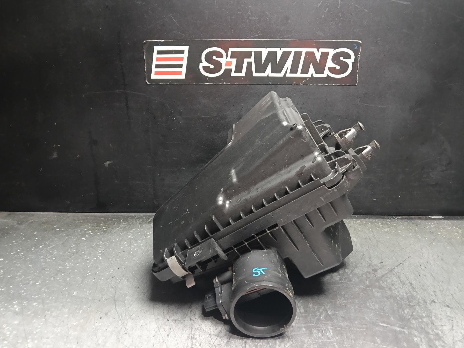 Used auto part listing image: 2016 NISSAN QASHQAI AIR CLEANER BOX AIR CLEANER, J11, 2.0, PETROL, 12/13-07/21 0000411897