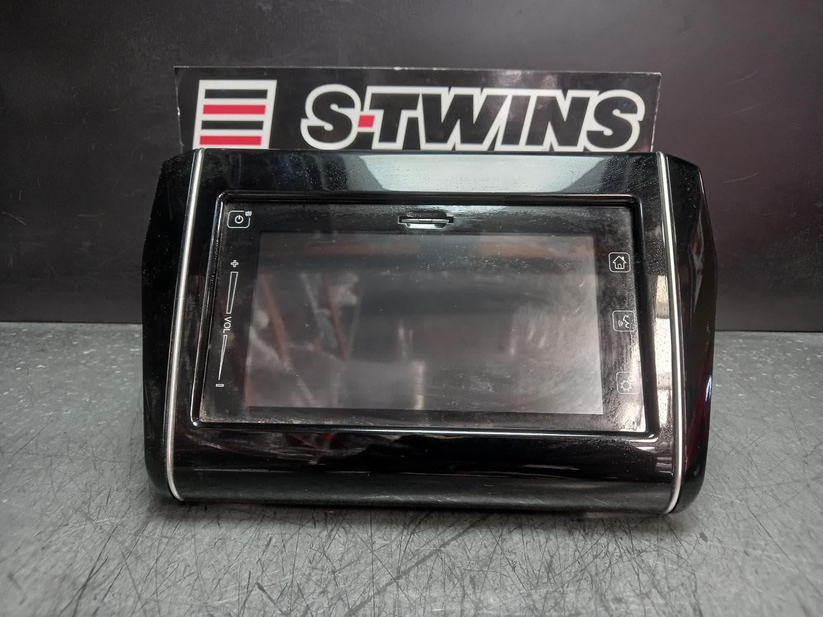 Used auto part listing image: 2023 SUZUKI SWIFT HEAD UNIT, W/ DISPLAY UNIT, 7IN TOUCHSCREEN, W/ BLUETOOTH TYPE, BOSCH, AZ, 04/17-11/23 0000373600