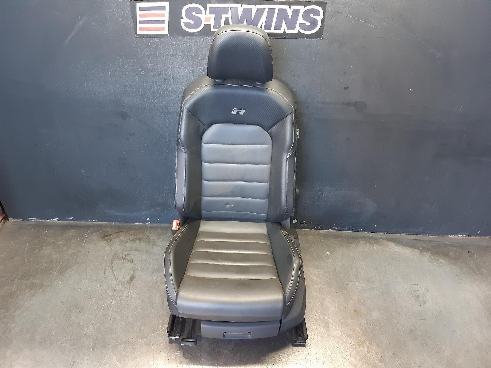 Used auto part listing image: 2017 VOLKSWAGEN GOLF FRONT SEAT LH FRONT, GEN 7, R, LEATHER, 11/12-01/17 0000344457