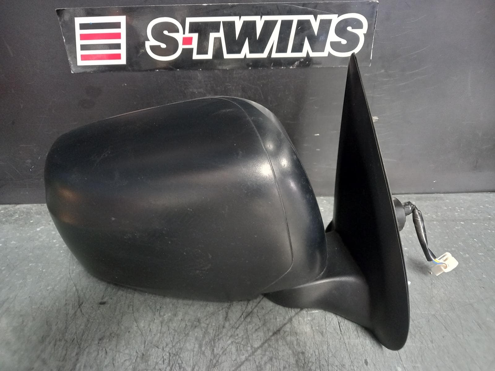Used auto part listing image: 2018 MITSUBISHI TRITON RIGHT DOOR MIRROR MQ, GLX, BLACK, NON INDICATOR TYPE, 03/15-10/18 0000374389