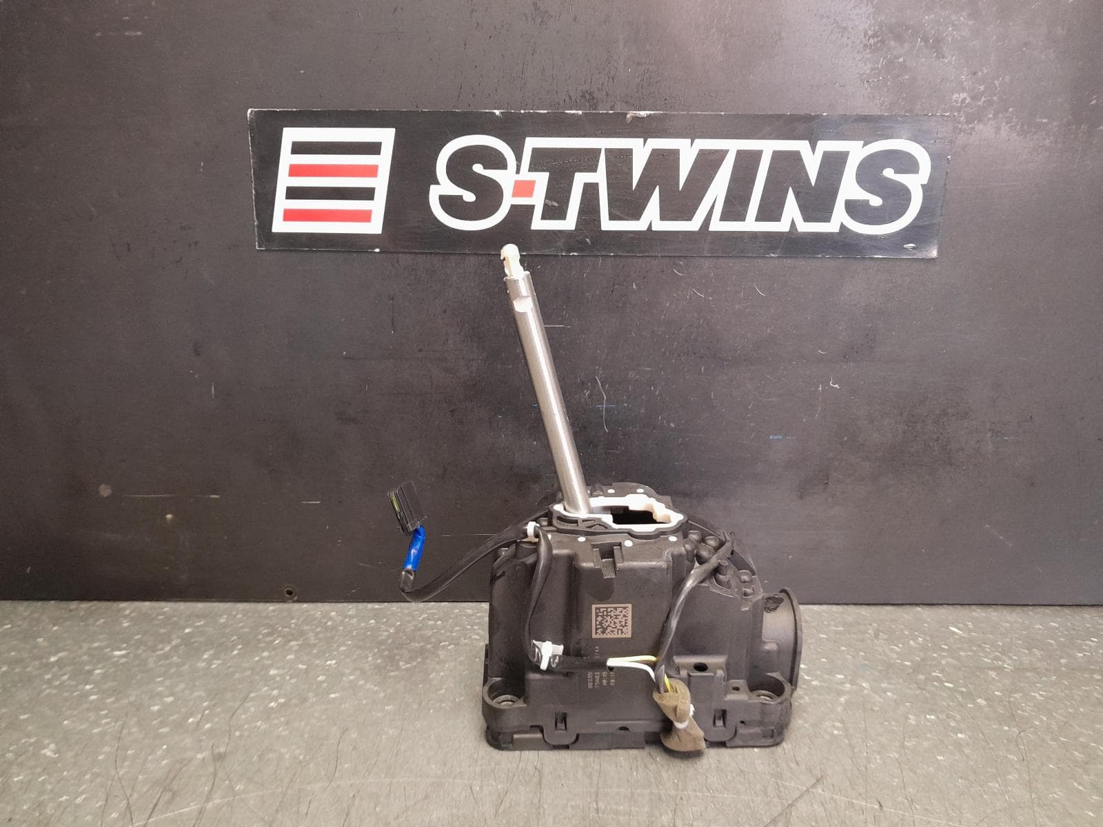 Used auto part listing image: 2019 JEEP GRANDCHEROKEE GEAR STICK SHIFTER AUTO T/M, 8 SPEED, WK, 07/16-02/22 0000347040