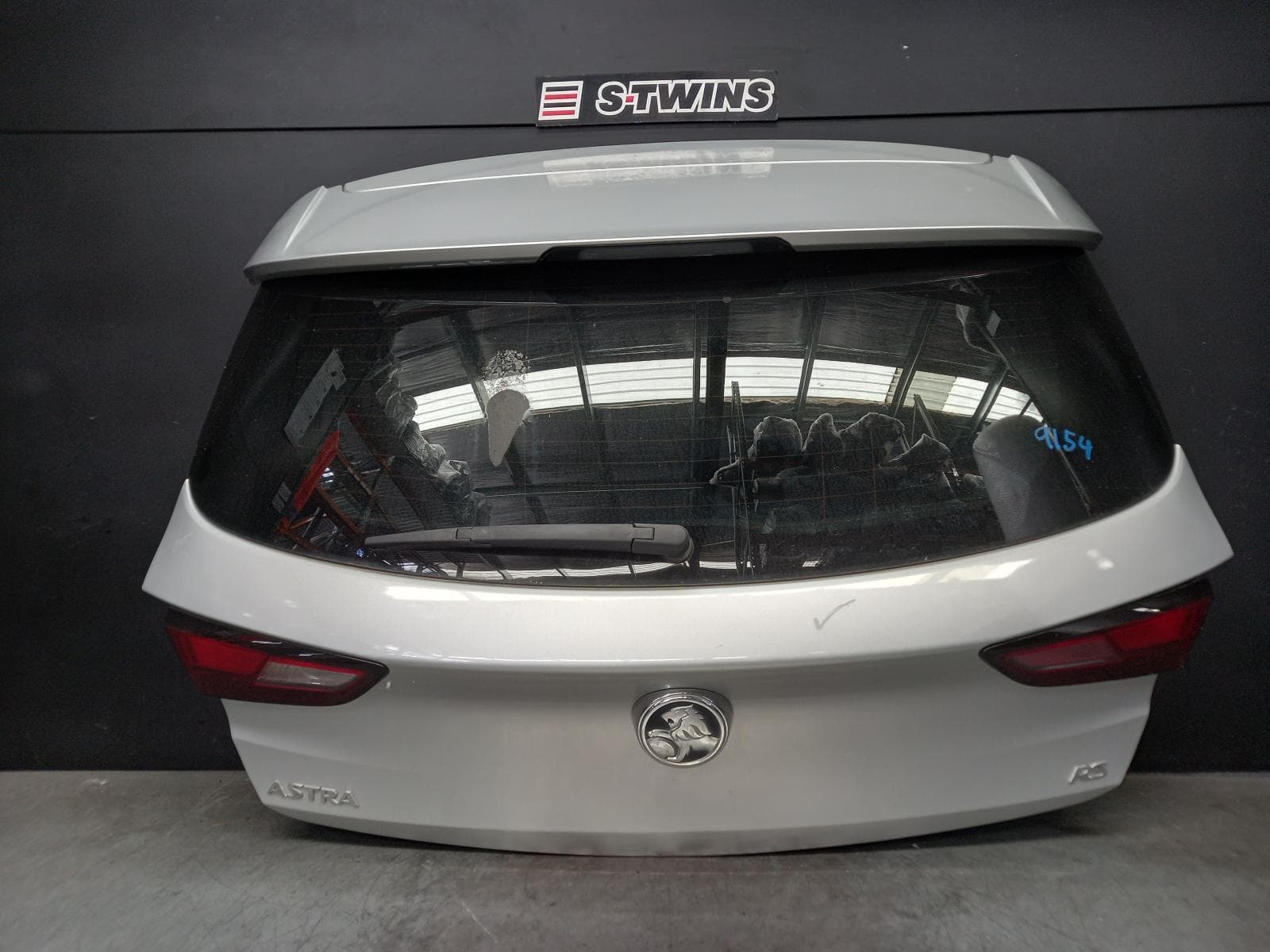 Used auto part listing image: 2019 HOLDEN ASTRA BOOTLID TAILGATE TAILGATE, BK, 5DR HATCH, 09/16- 0000386497