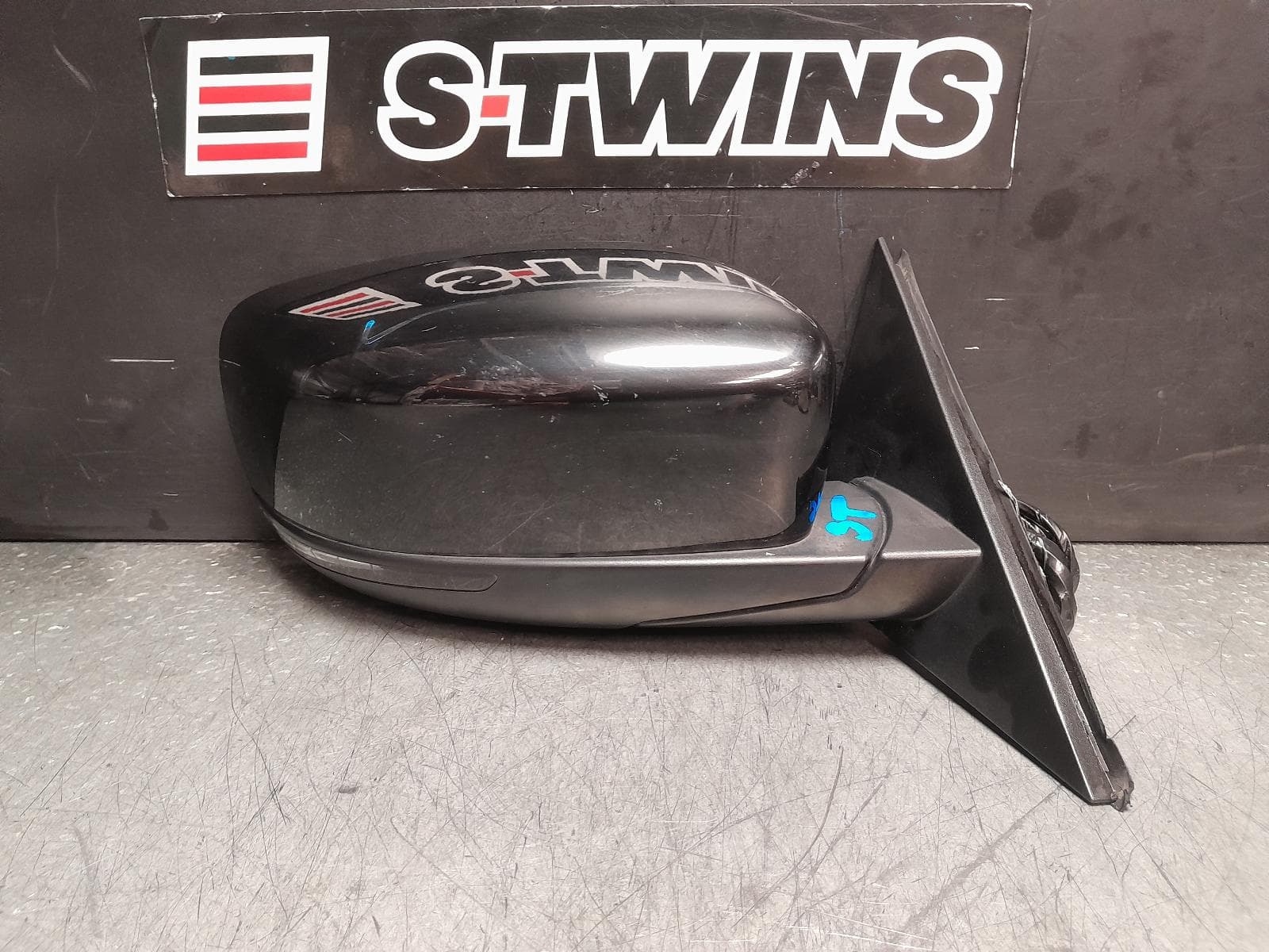 Used auto part listing image: 2013 CHRYSLER 300C RIGHT DOOR MIRROR LX, COLOUR CODED, 12/11-12/21 0000376663