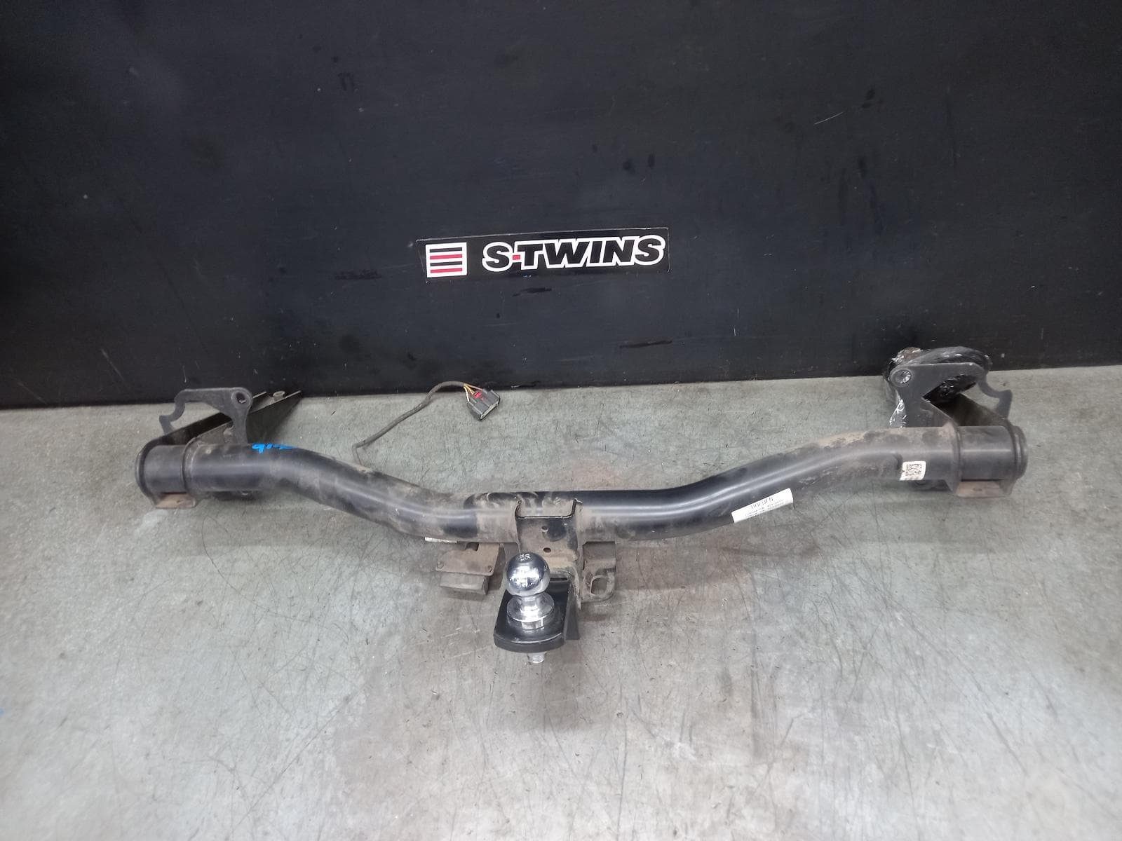 Used auto part listing image: 2018 HOLDEN ACADIA TOWBAR AC, 08/18-12/20 0000381059