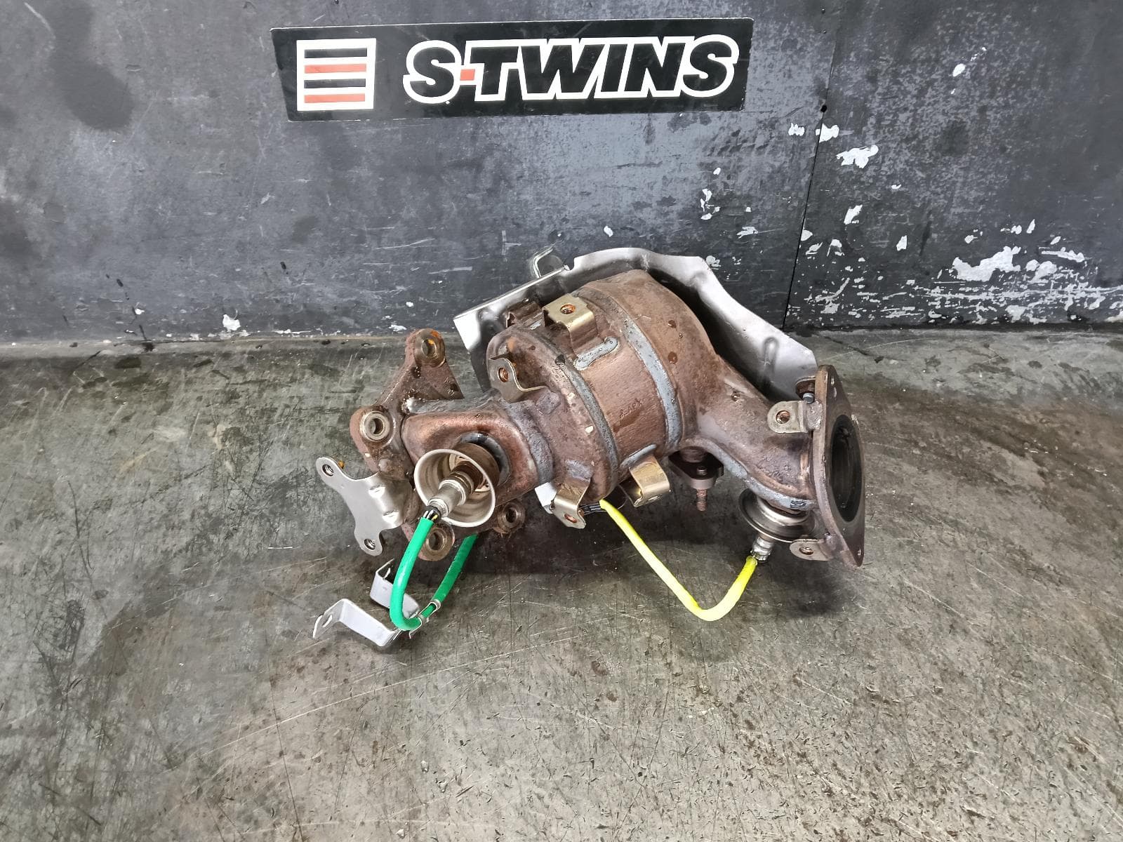 Used auto part listing image: 2024 MITSUBISHI OUTLANDER CATALYTIC CONVERTER MANIFOLD-CAT TYPE, 2.4, PETROL, 4B12, 185KW, HYBRID, ZM, 08/21- 0000400919
