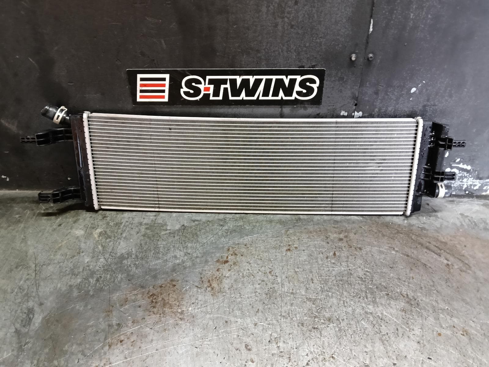 Used auto part listing image: 2024 MITSUBISHI OUTLANDER RADIATOR AUTO, SECONDARY RADIATOR (CLOSEST TO BUMPER), PETROL, 2.4, 4B12, PHEV, ZM, 08/21- 0000400926