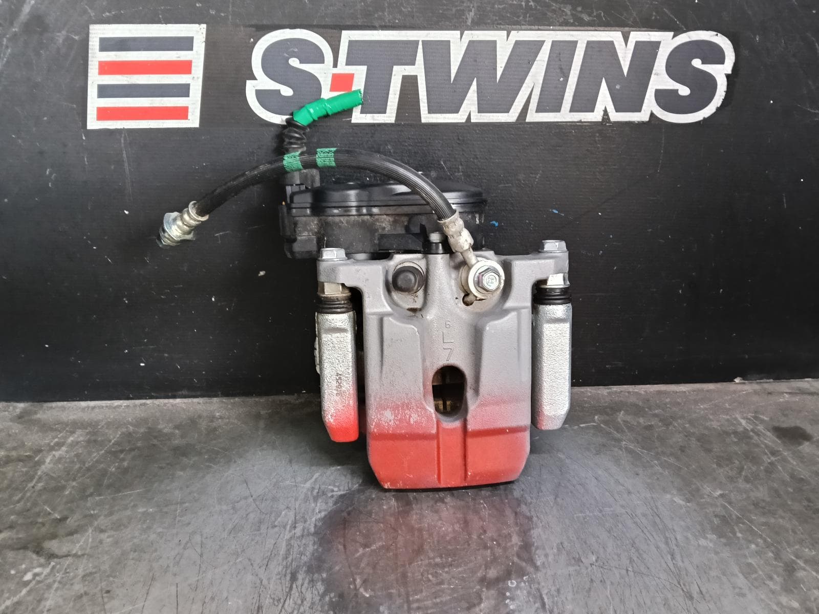 Used auto part listing image: 2024 MITSUBISHI OUTLANDER CALIPER LH REAR, 4WD, ZM, 08/21- 0000400928