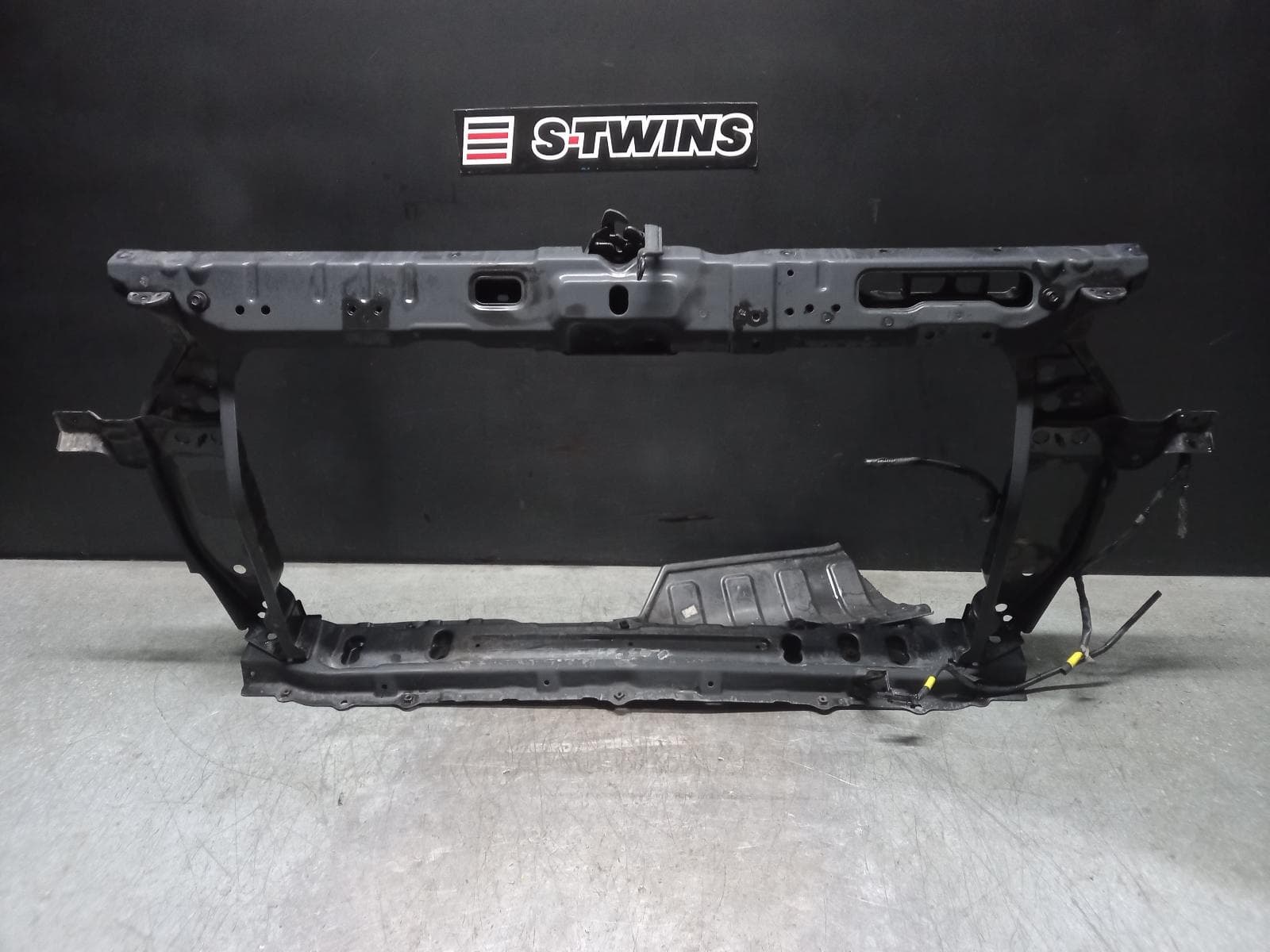 Used auto part listing image: 2017 HYUNDAI ACCENT RADIATOR SUPPORT RB, PETROL, P/N 64101-1R000/1R300, 05/11-12/19 0000373513