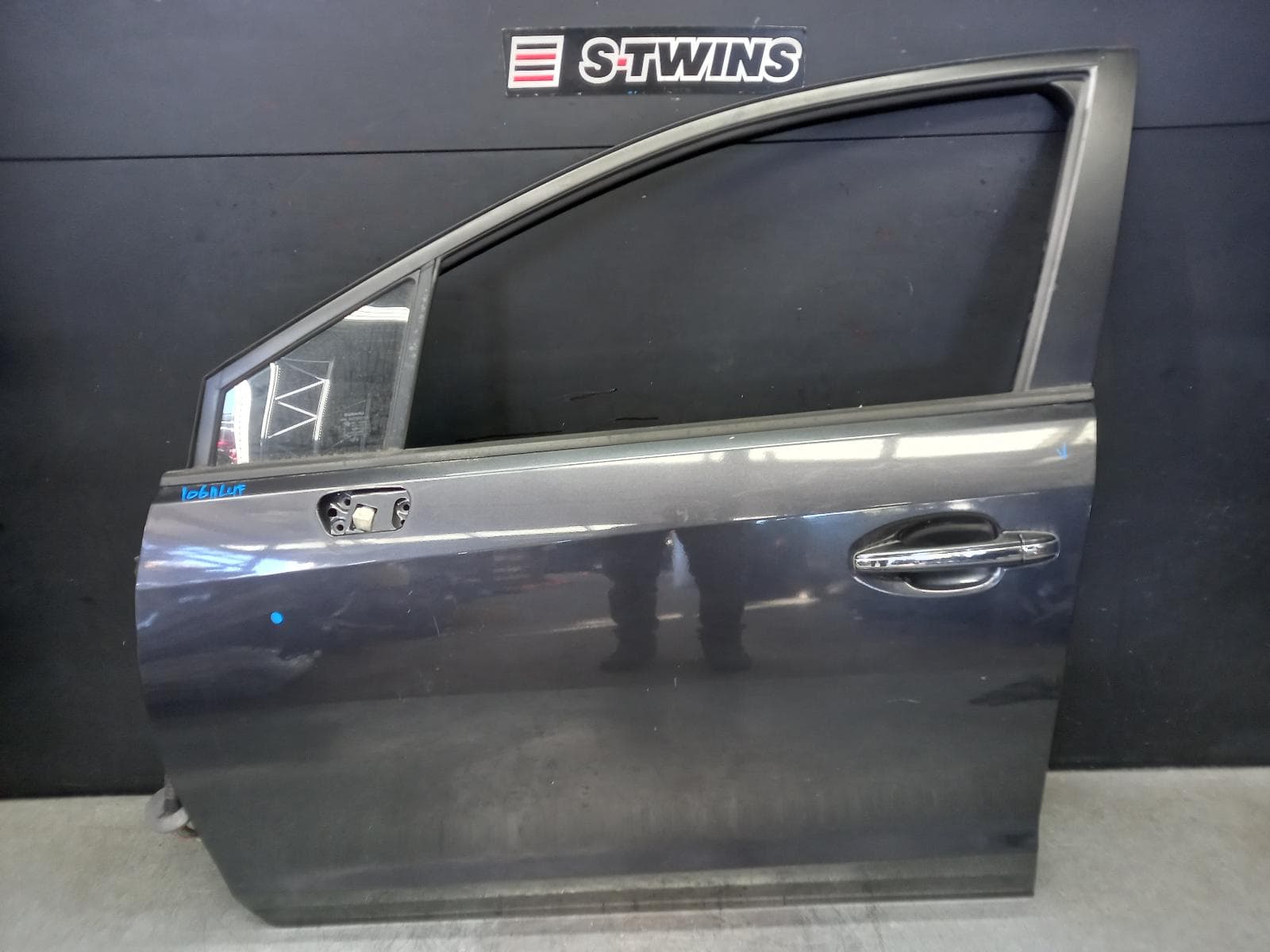 Used auto part listing image: 2012 SUBARU XV LEFT FRONT DOOR G4X, 08/11-04/17 0000399810