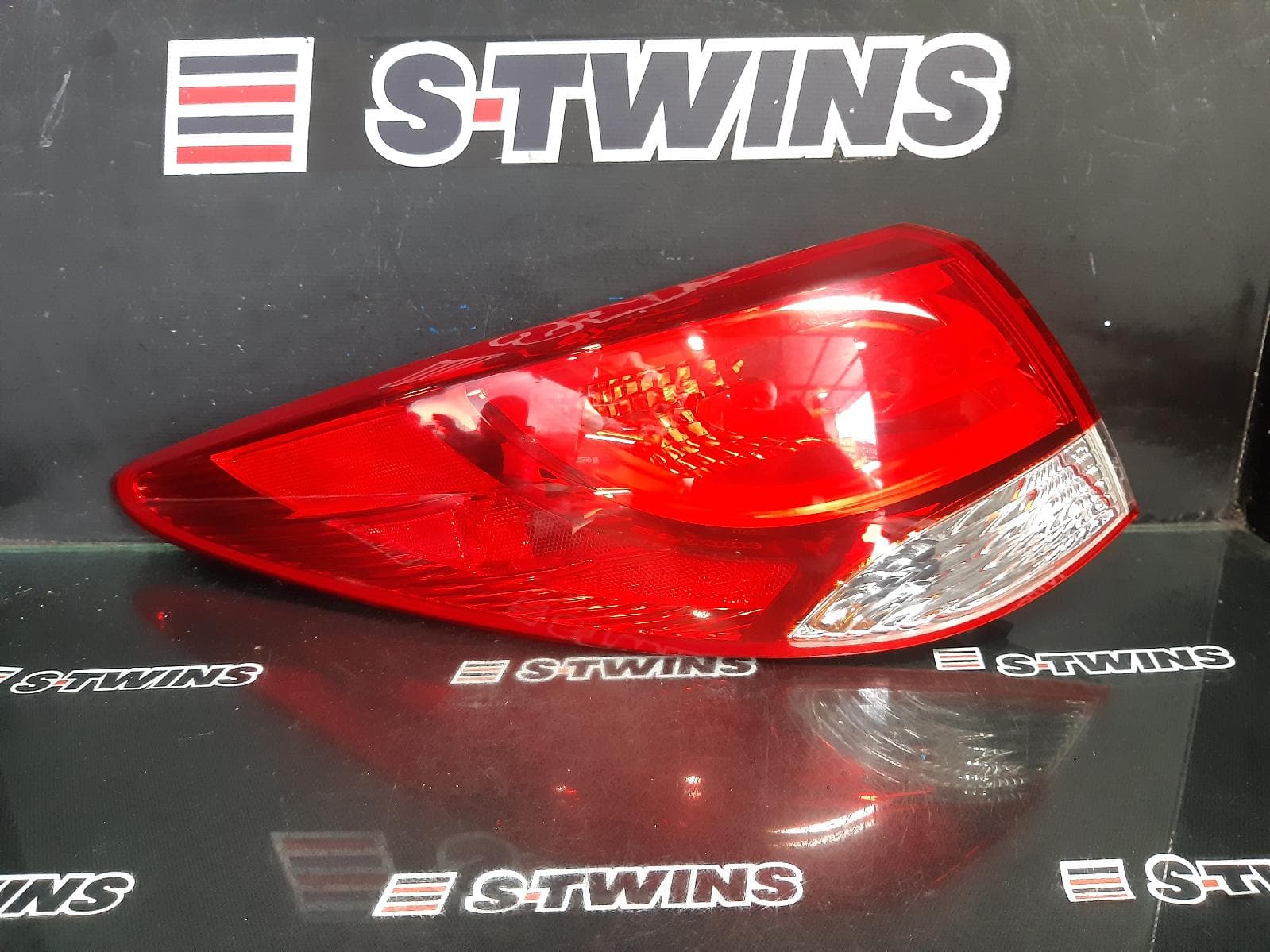 Used auto part listing image: 2014 HYUNDAI IX35 LEFT TAILLIGHT LM SERIES (VIN KMHJ), IN BODY, 11/09-01/16 0000373266