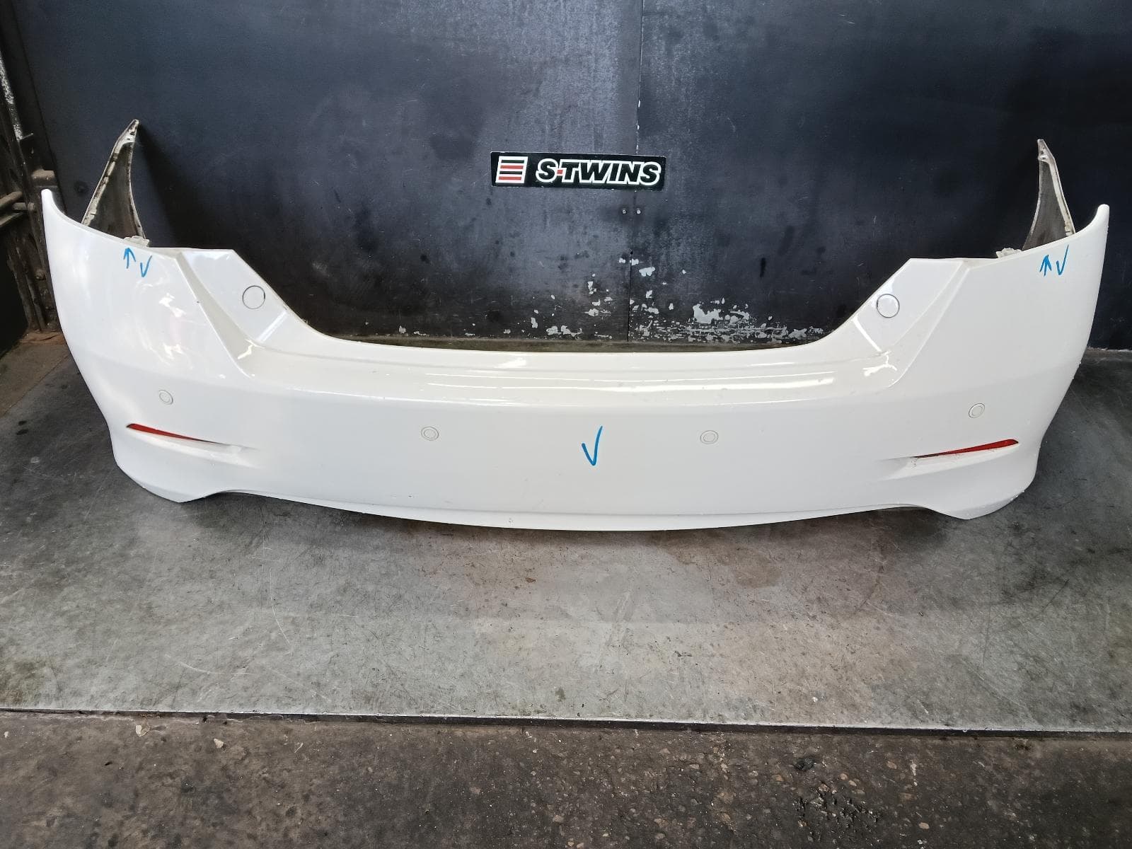 Used auto part listing image: 2013 TOYOTA AURION REAR BUMPER GSV50R, W/ PARK SENSOR TYPE, AT-X/PRESARA/PRODIGY, 02/12-08/17 0000411332