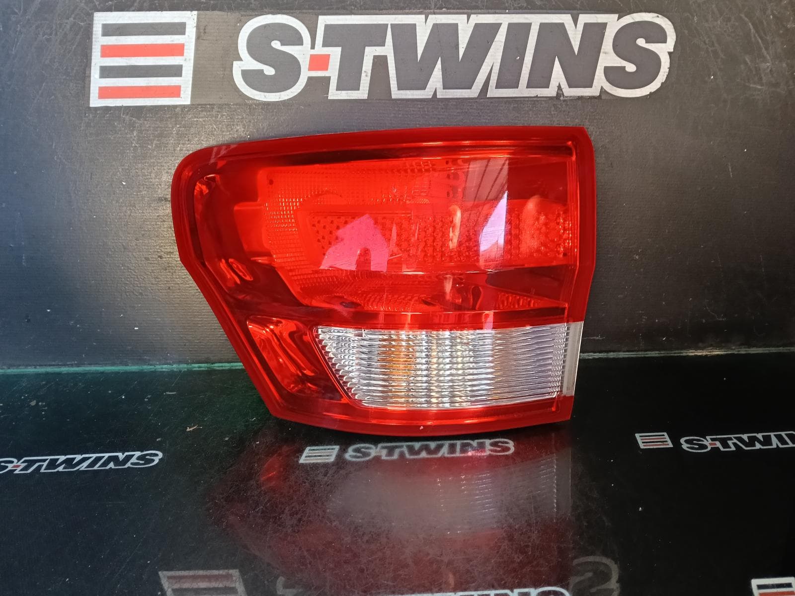 Used auto part listing image: 2012 JEEP GRANDCHEROKEE LEFT TAILLIGHT WK, 10/10-03/13 0000406033