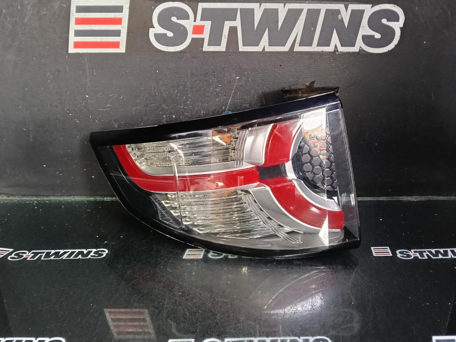 Used auto part listing image: 2017 LAND ROVER DISCOVERY SPORT LEFT TAILLIGHT IN BODY, LED, RED MARKING LIGHT TYPE, L550, 01/15-06/19 0000408689