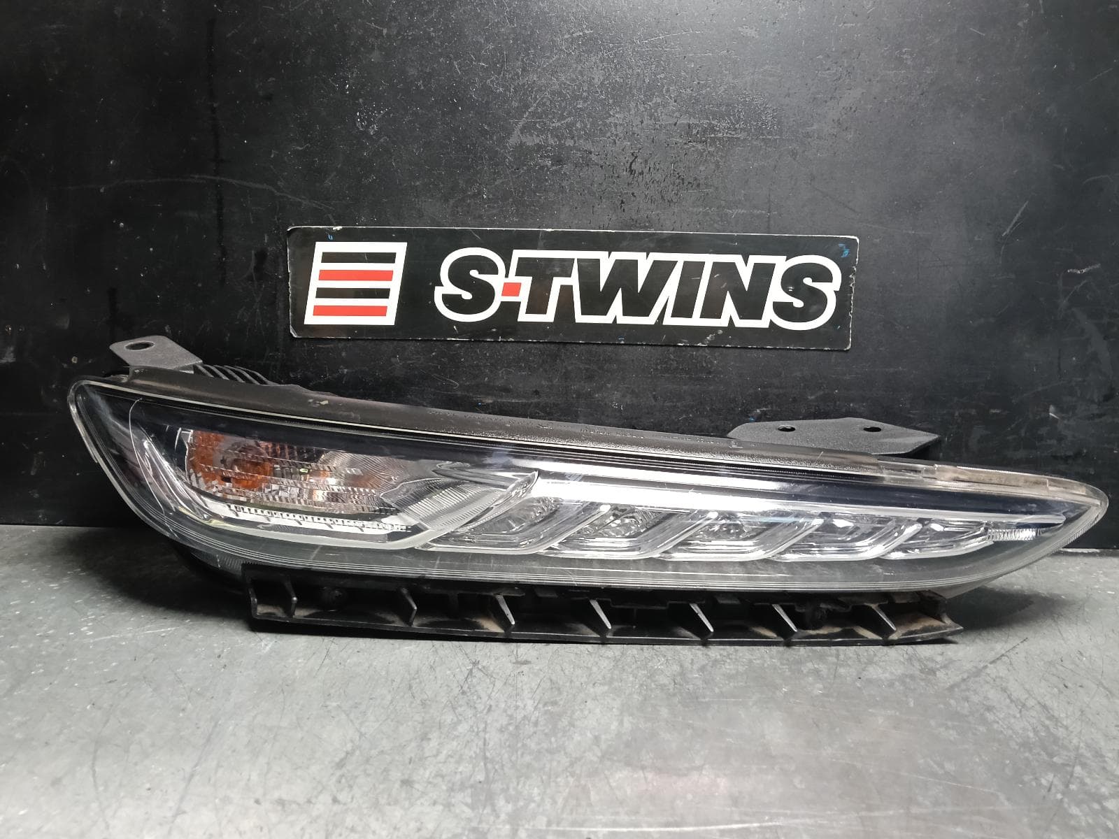 Used auto part listing image: 2019 HYUNDAI KONA RIGHT INDICATOR FOG SIDE DAYTIME RUNNING LAMP, OS, 09/17-10/20 0000414170