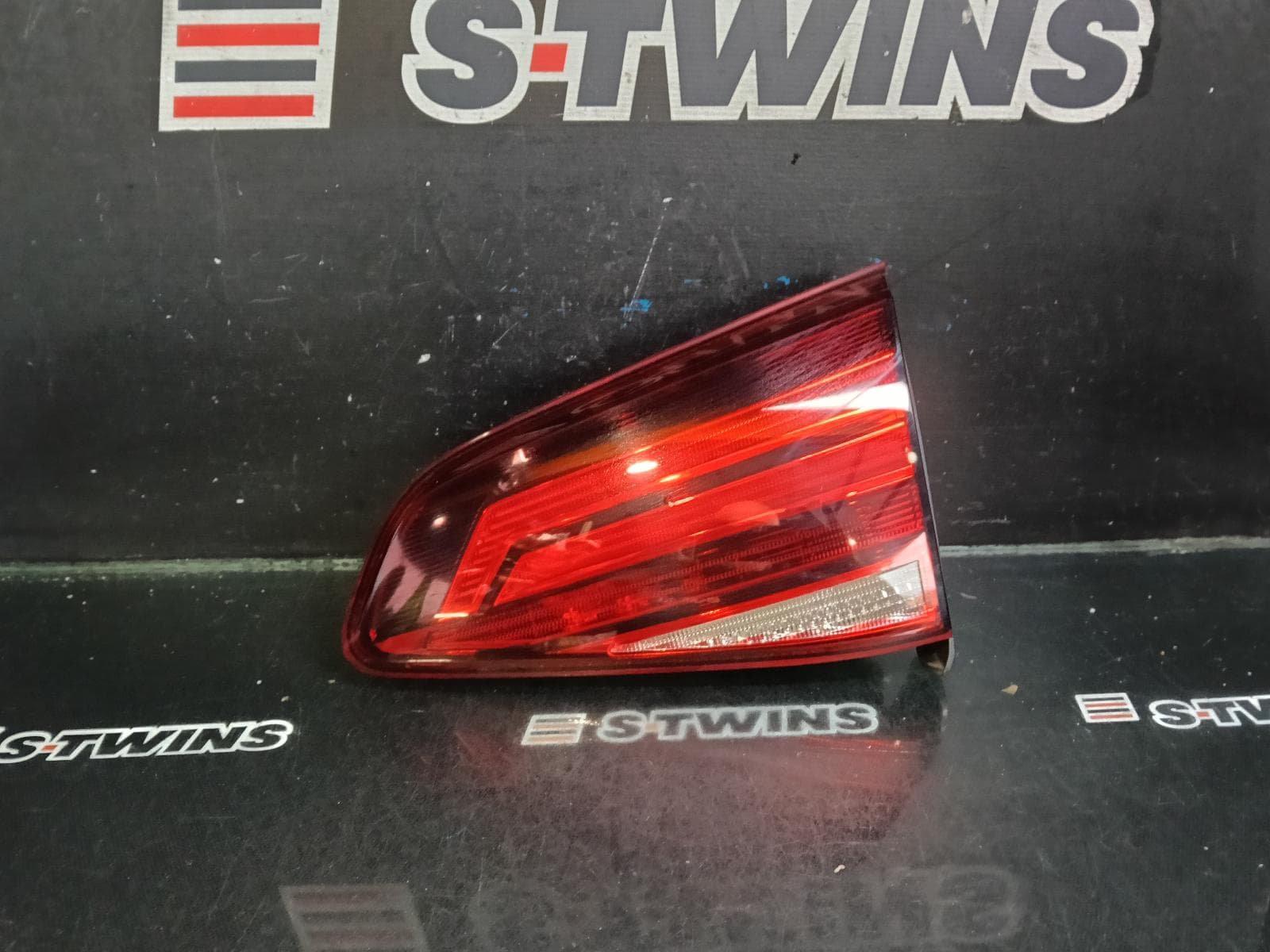 Used auto part listing image: 2019 VOLKSWAGEN GOLF REAR GARNISH TAILGATE LAMP (RH SIDE), GEN 7, HATCH, STANDARD/GTi, 03/17-08/20 0000408384