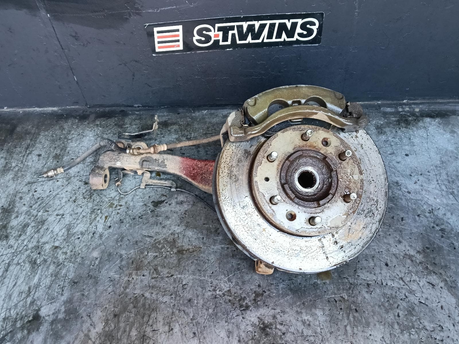 Used auto part listing image: 2014 FORD RANGER LEFT FRONT HUB ASSEMBLY PX 1-2, 4WD, 06/11-06/18 0000412197