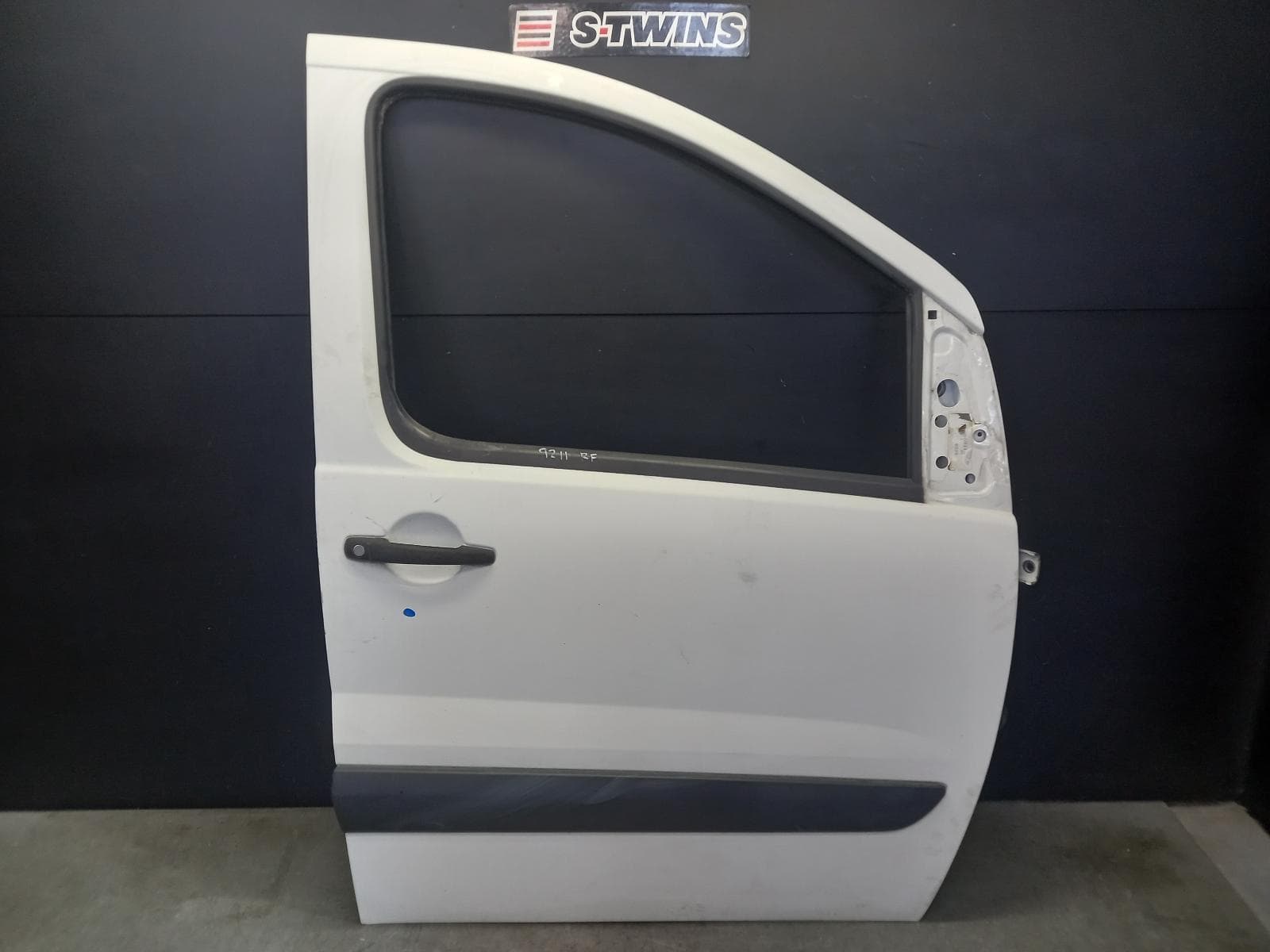 Used auto part listing image: 2013 FIAT SCUDO RIGHT FRONT DOOR VAN, 04/08-01/16 0000393305