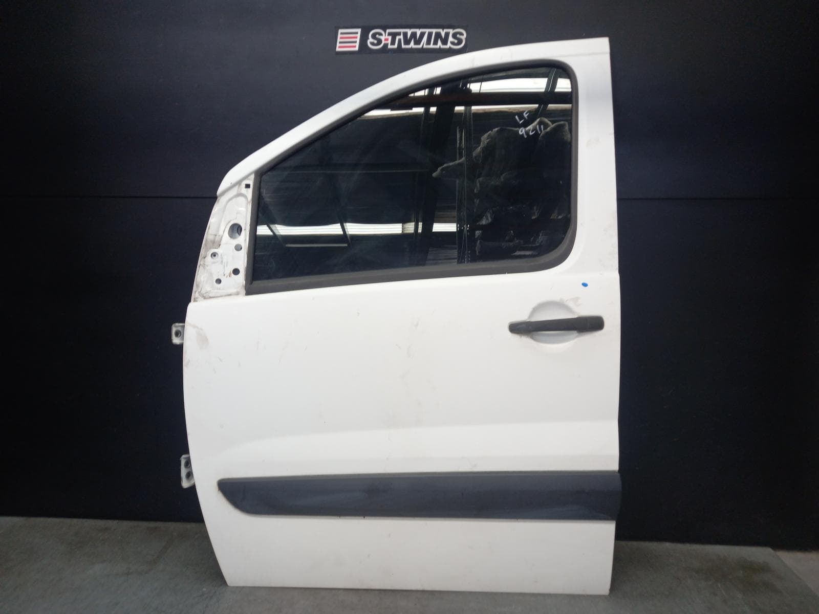 Used auto part listing image: 2013 FIAT SCUDO LEFT FRONT DOOR VAN, 04/08-01/16 0000393307