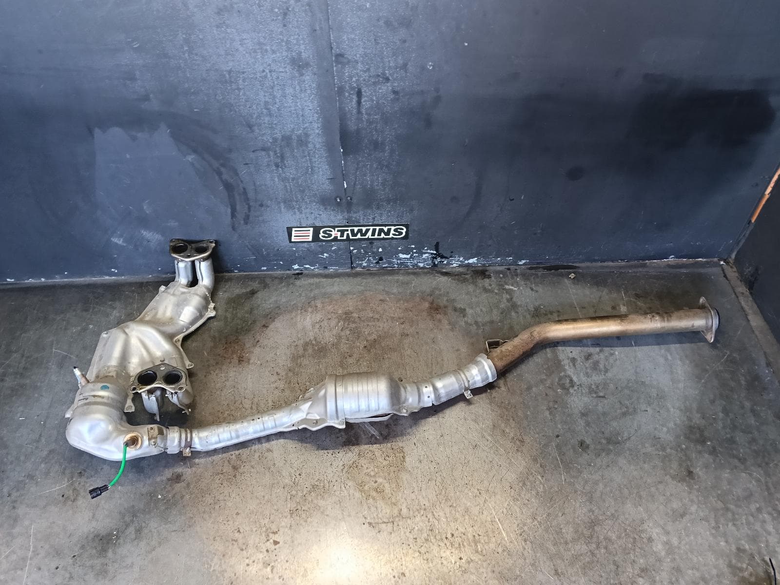 Used auto part listing image: 2024 SUBARU OUTBACK CATALYTIC CONVERTER MANIFOLD-CAT TYPE, 2.5, PETROL, 7TH GEN, 12/20- 0000394403