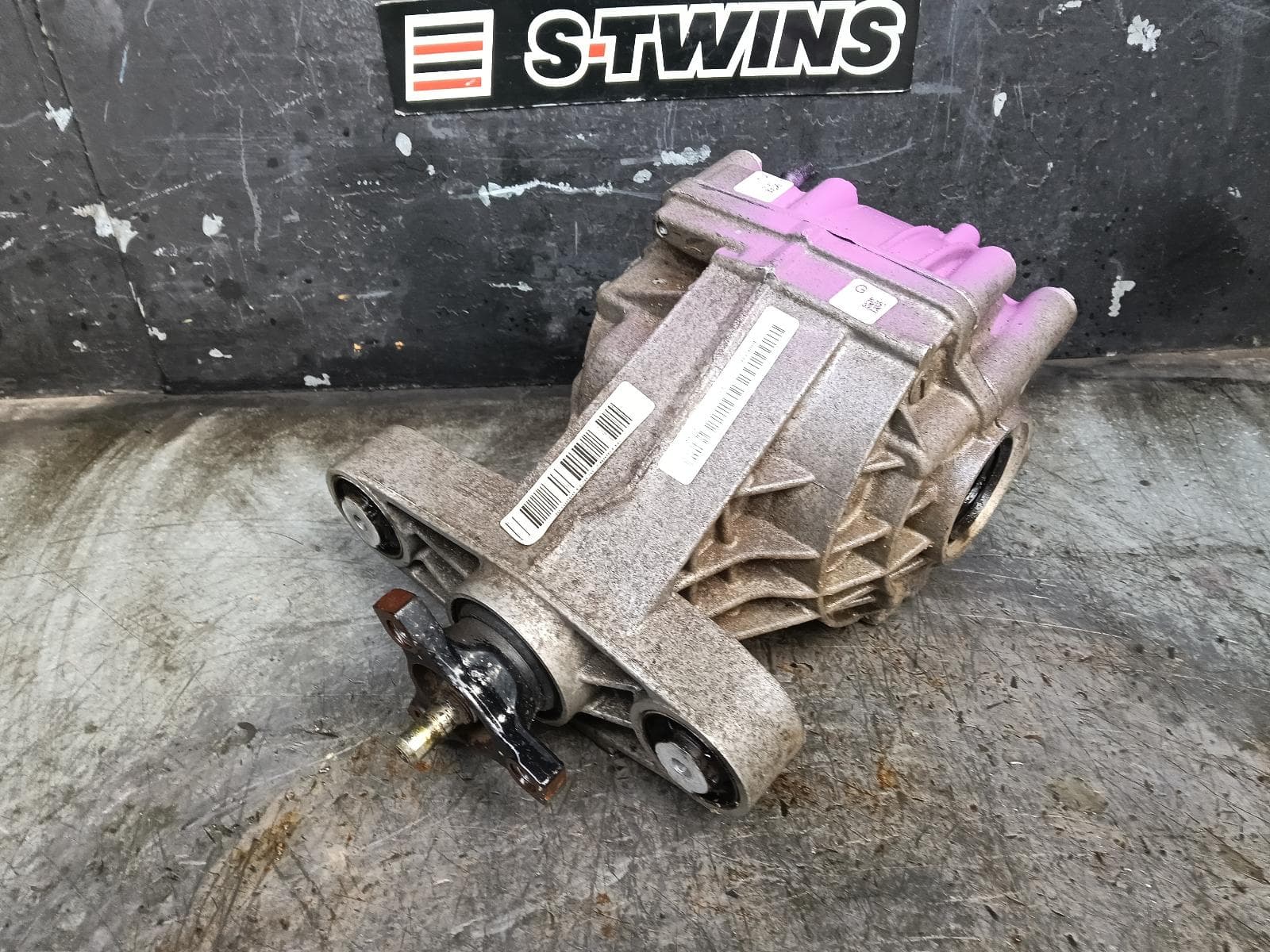 Used auto part listing image: 2014 HOLDEN COMMODORE DIFFERENTIAL CENTRE VF, V6, LFX/LWR (210mm), 3.27 RATIO, LSD TYPE, 05/13-12/17 0000409876