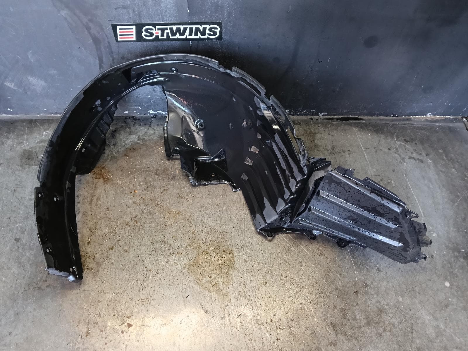 Used auto part listing image: 2024 SUBARU OUTBACK RIGHT GUARD LINER 7TH GEN, FRONT, 12/20- 0000394165
