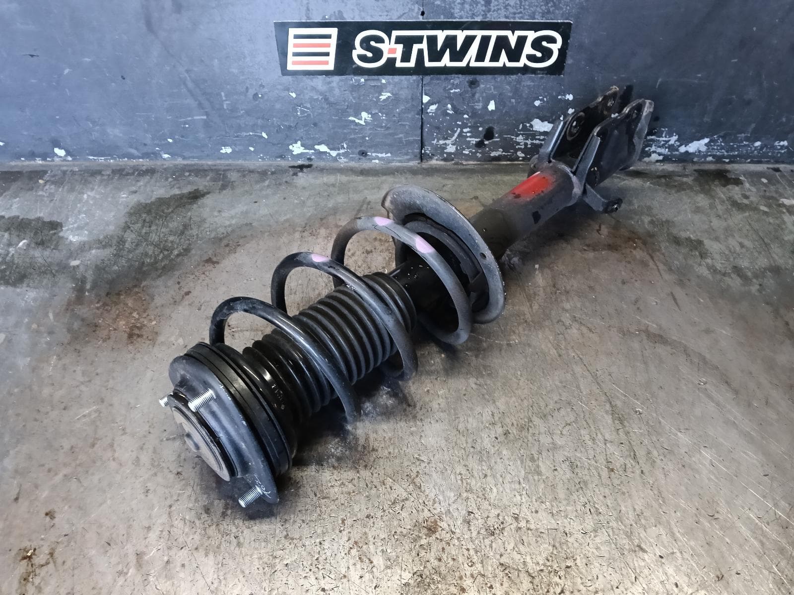 Used auto part listing image: 2024 SUBARU OUTBACK LEFT FRONT STRUT 7TH GEN, 12/20-07/25 0000394417