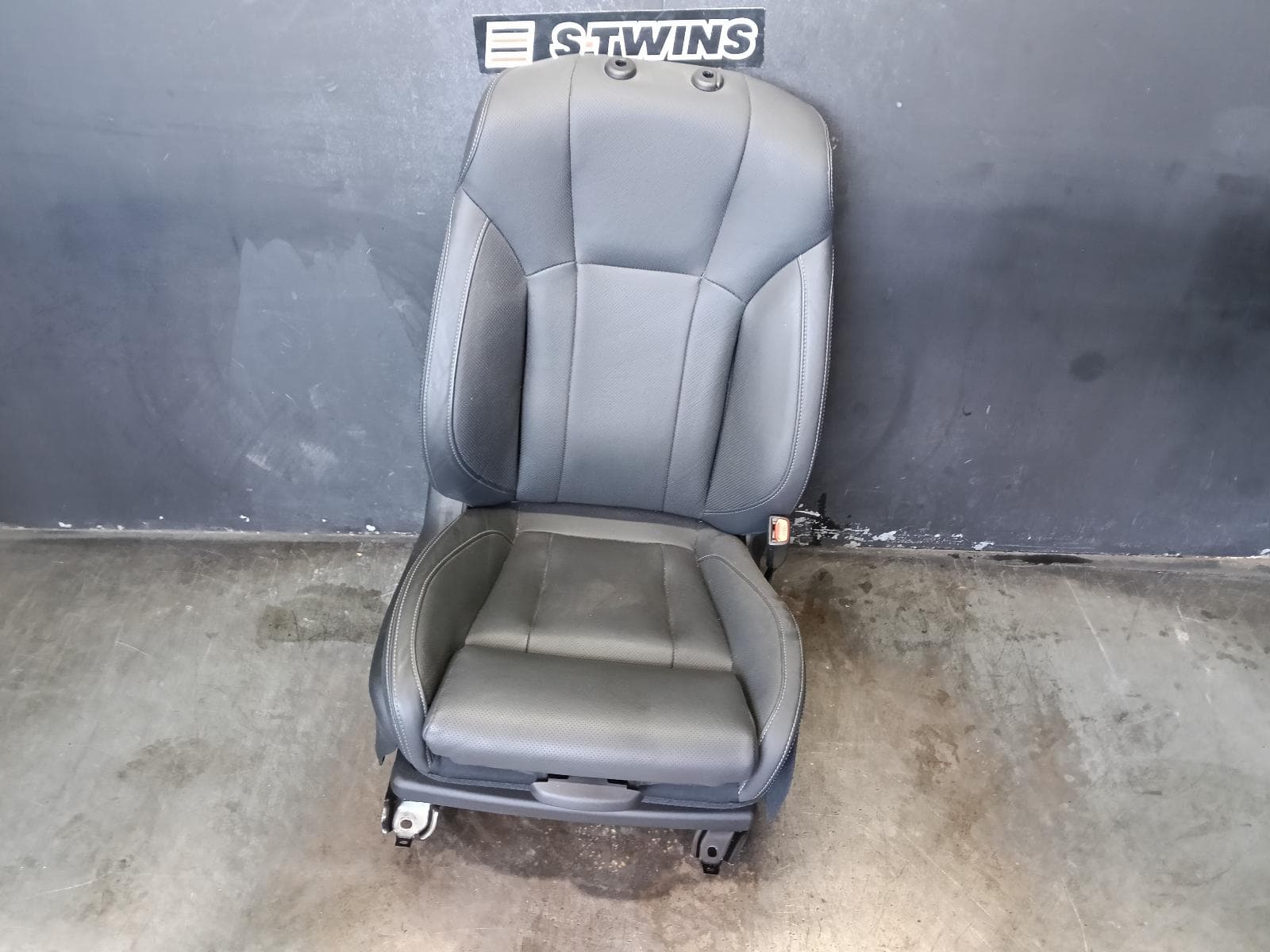Used auto part listing image: 2024 SUBARU OUTBACK FRONT SEAT RH FRONT, 7TH GEN, NAPPA LEATHER TYPE, BLACK, 12/20- 0000394227