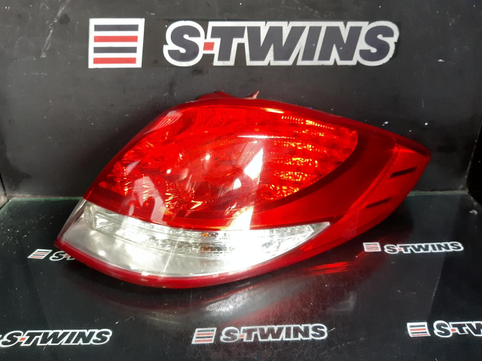 Used auto part listing image: 2012 HYUNDAI VELOSTER RIGHT TAILLIGHT IN BODY, FS, LED TYPE, 10/11-02/18 0000376218