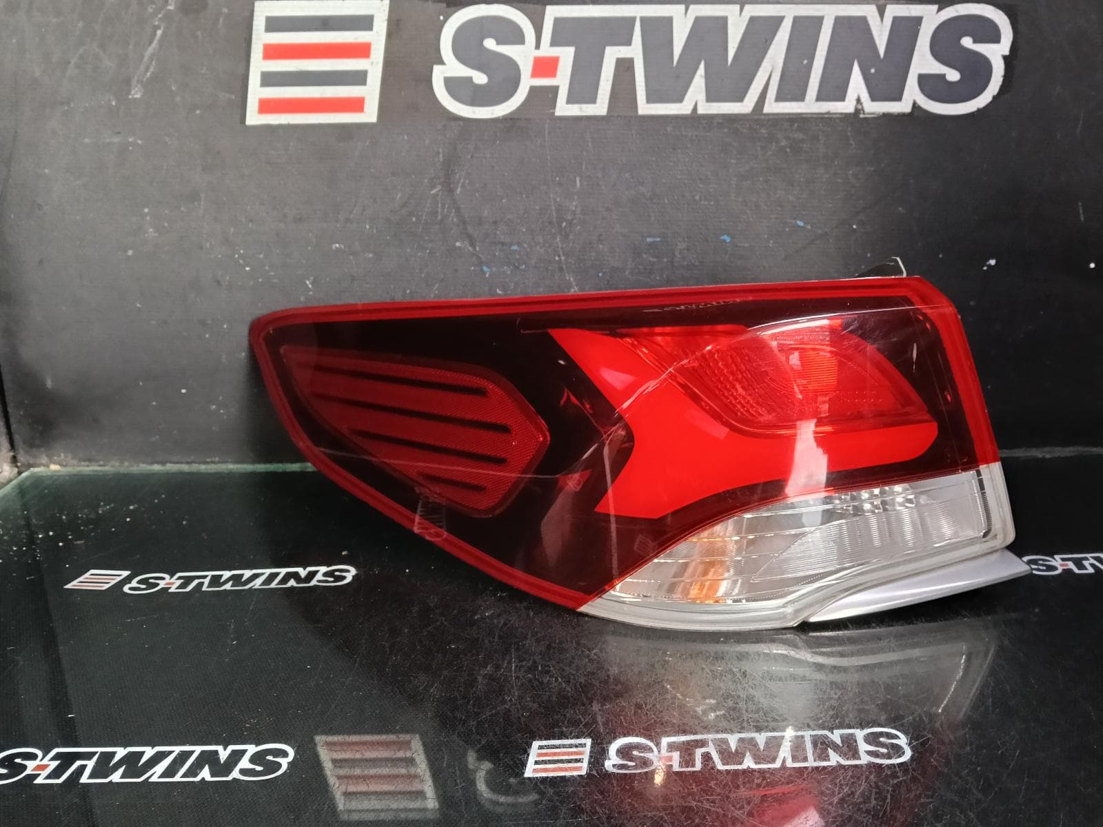 Used auto part listing image: 2018 HYUNDAI SONATA LEFT TAILLIGHT LF, LED TYPE, 08/17-01/20 0000377770