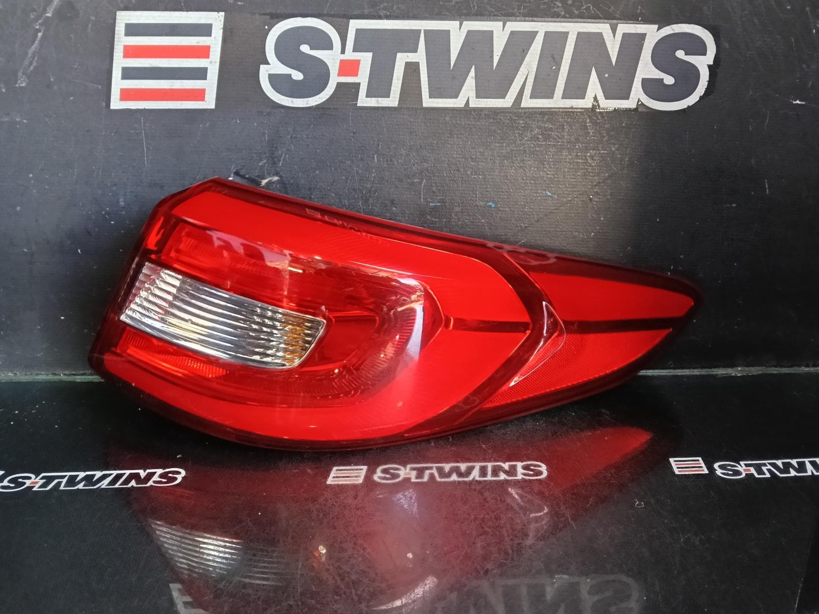 Used auto part listing image: 2016 HYUNDAI SONATA RIGHT TAILLIGHT LF, LED TYPE, 10/14-07/17 0000380917