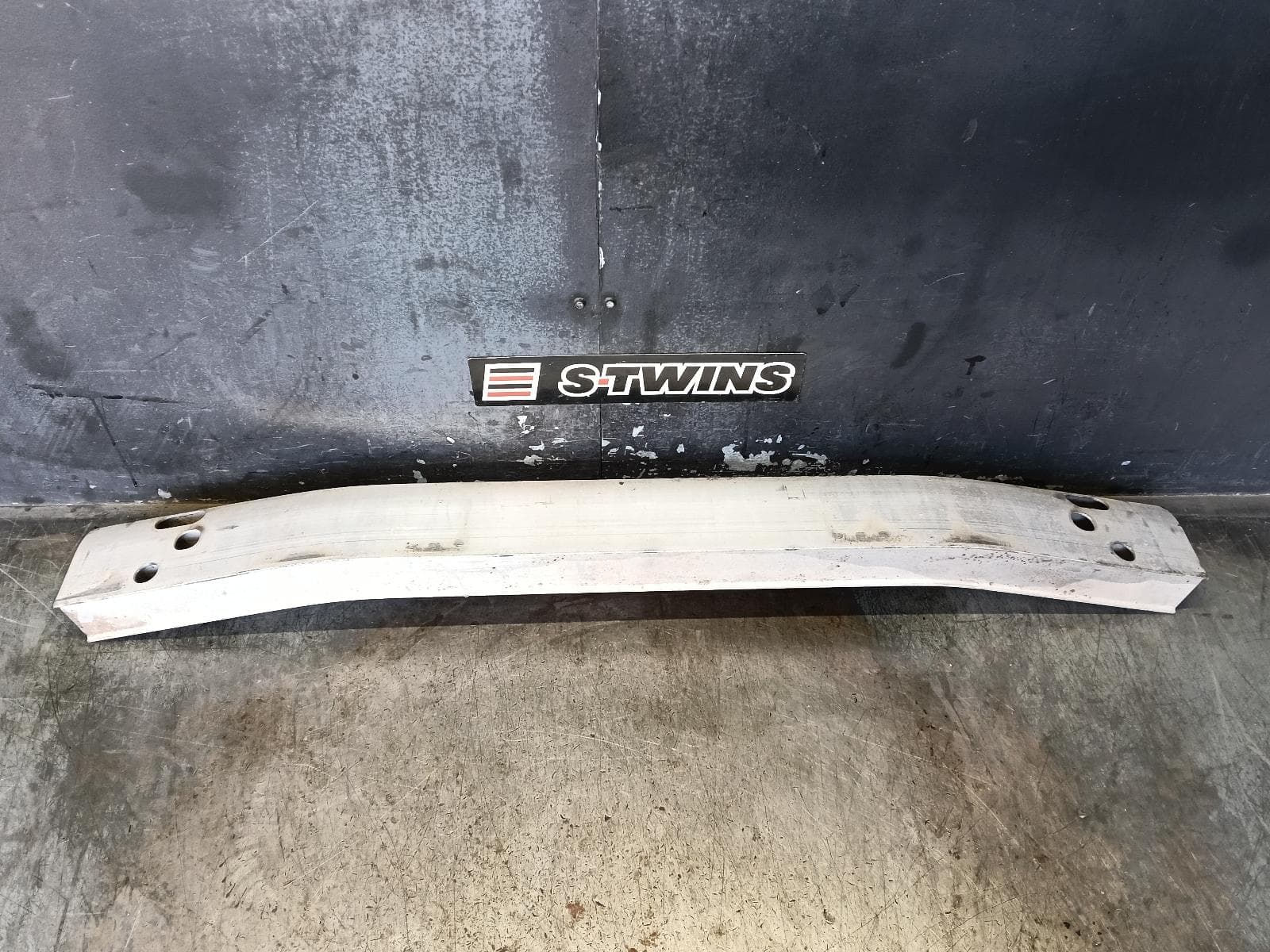 Used auto part listing image: 2012 TOYOTA KLUGER F BAR REINFORC BRACK REINFORCEMENT, GSU40-GSU45, 05/07-02/14 0000407985