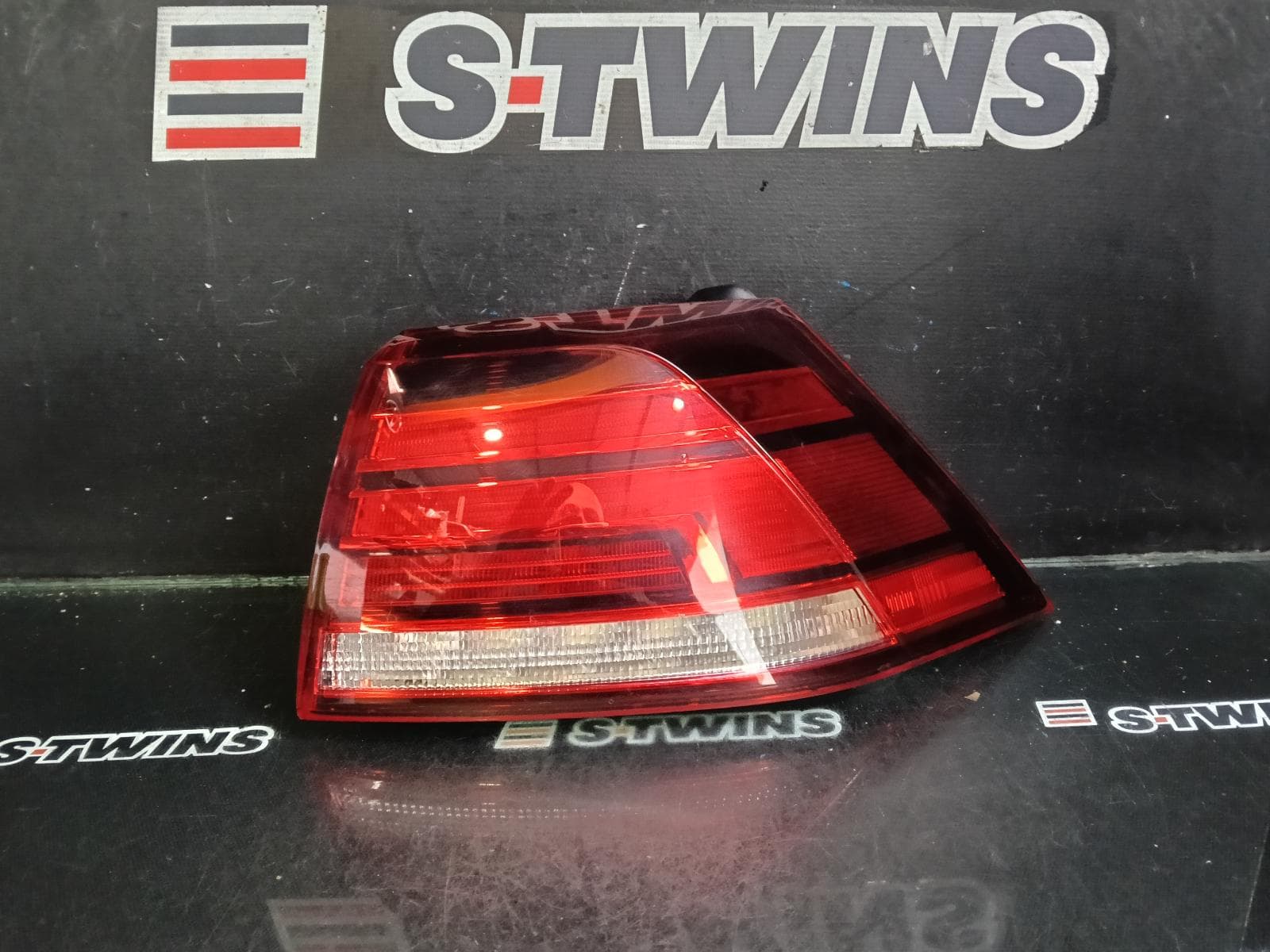 Used auto part listing image: 2019 VOLKSWAGEN GOLF RIGHT TAILLIGHT GEN 7, HATCH, STANDARD/GTi/R-LINE, LED TYPE, 03/17-08/20 0000408382