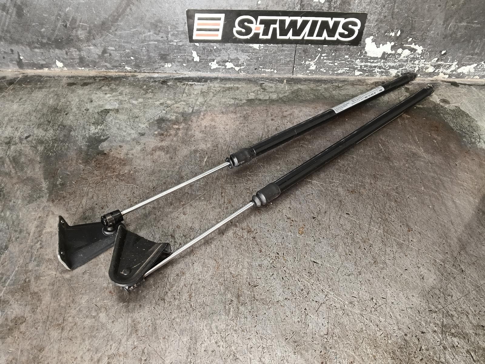 Used auto part listing image: 2020 HONDA CRV HATCH STRUT RW, 05/17-08/23 0000406510