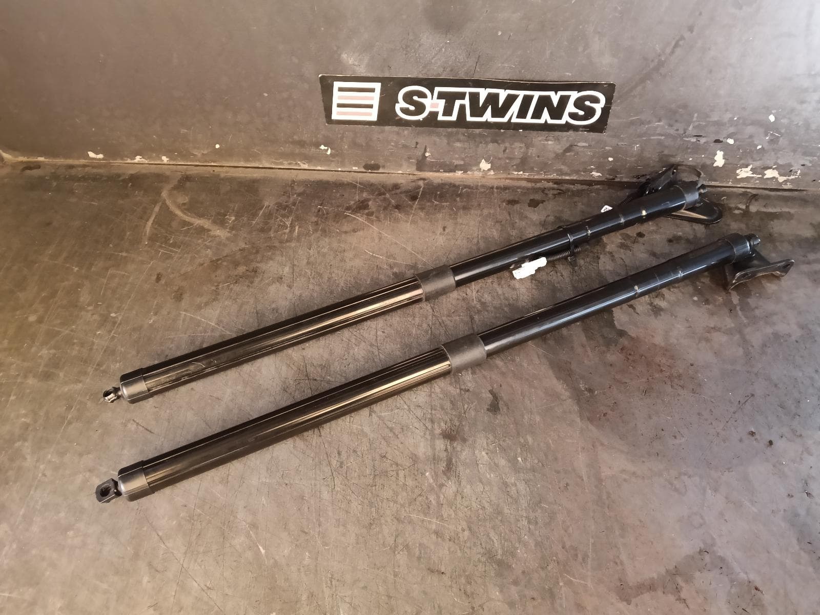 Used auto part listing image: 2021 HONDA CRV HATCH STRUT RW, 05/17-08/23 0000406463