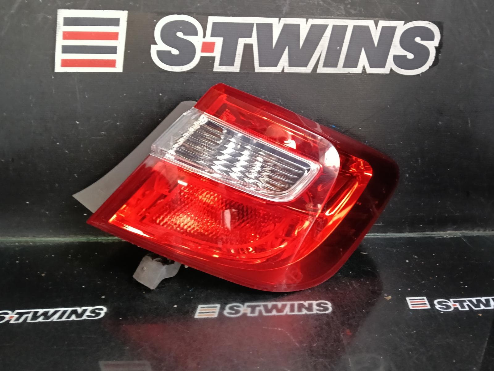 Used auto part listing image: 2013 TOYOTA AURION RIGHT TAILLIGHT GSV50R, 02/12-08/17 0000411624