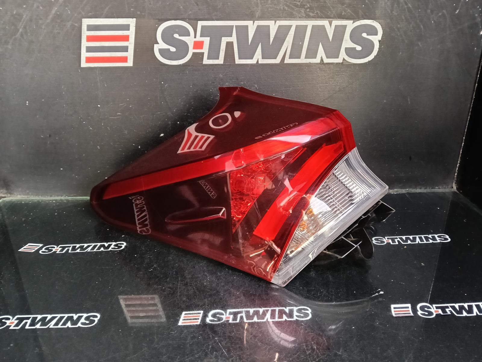 Used auto part listing image: 2017 TOYOTA COROLLA LEFT TAILLIGHT ZRE182R/ZWE186R, HATCH, 03/15-06/18 0000411683