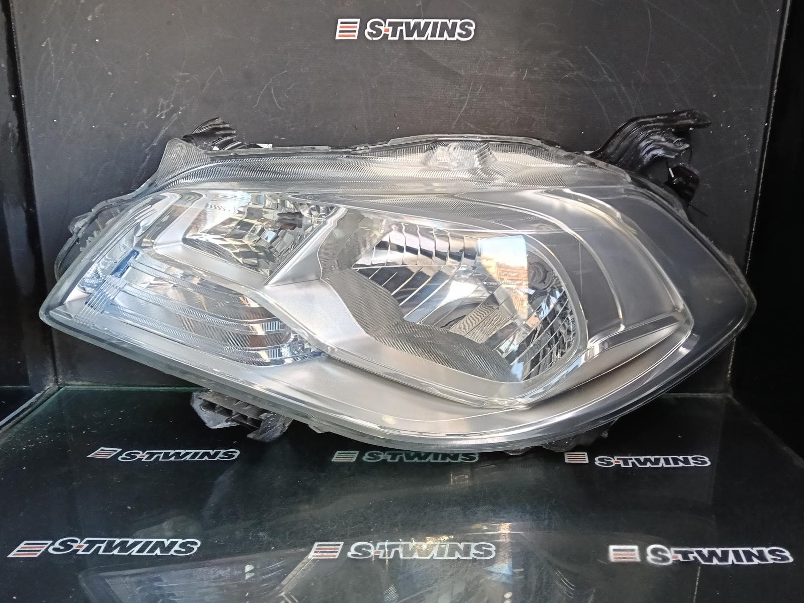 Used auto part listing image: 2014 SUZUKI S-CROSS LEFT HEADLAMP JY, HALOGEN TYPE, 09/13-10/16 0000379263