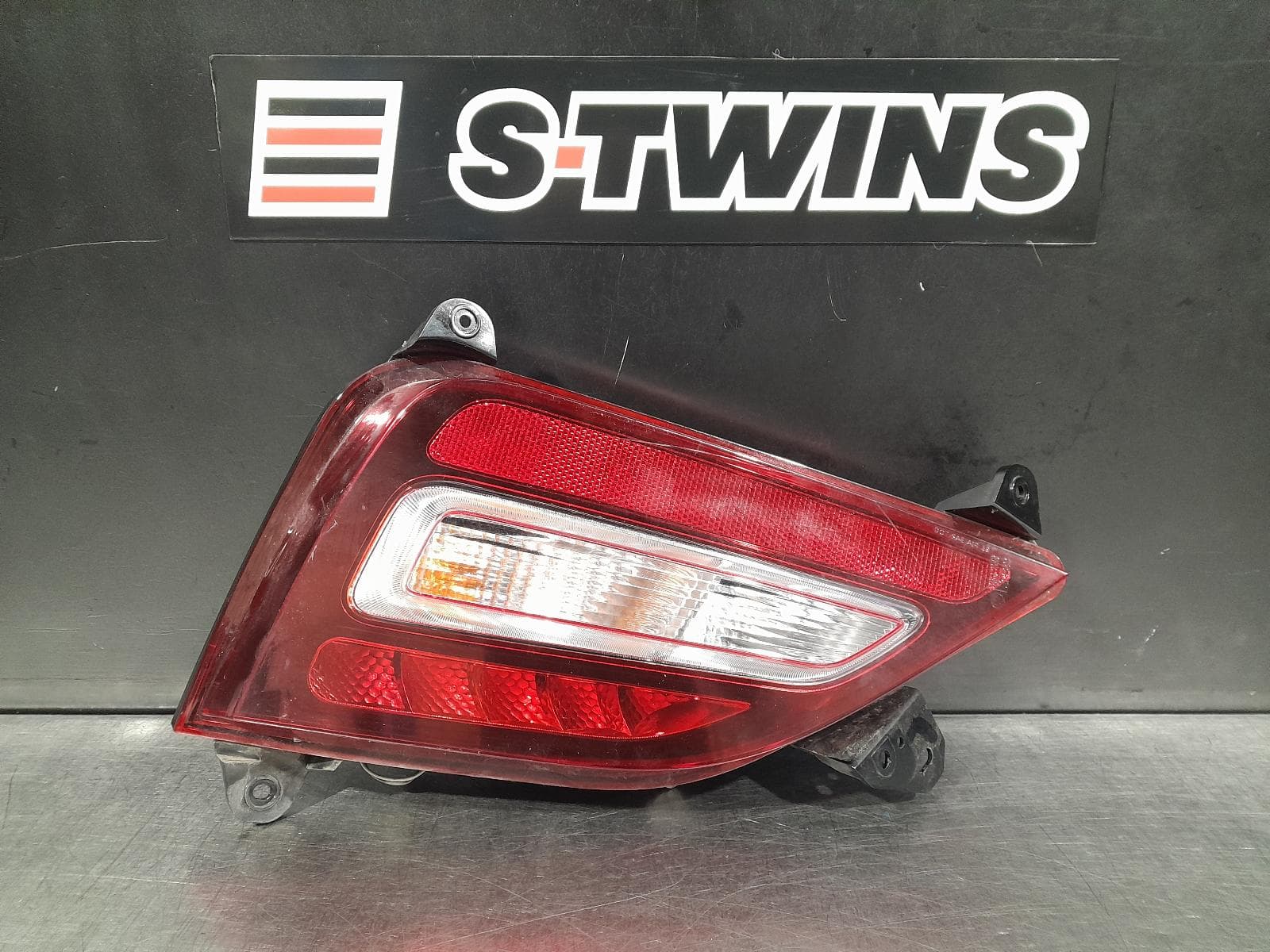 Used auto part listing image: 2020 HYUNDAI SANTA FE LEFT TAILLIGHT TM, IN BUMPER, LED TYPE, 03/18-09/20 0000269769
