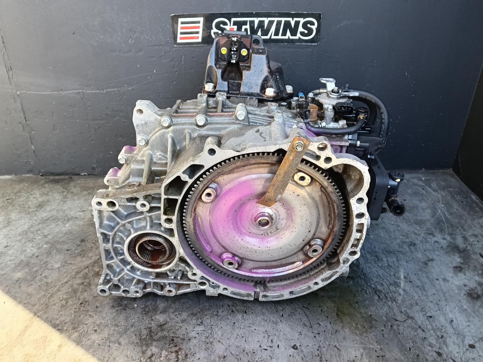 Used auto part listing image: 2013 HYUNDAI SANTA FE TRANS GEARBOX AUTO, PETROL, 2.4, G4KJ, DM, DM, 06/12-05/15 0000414189