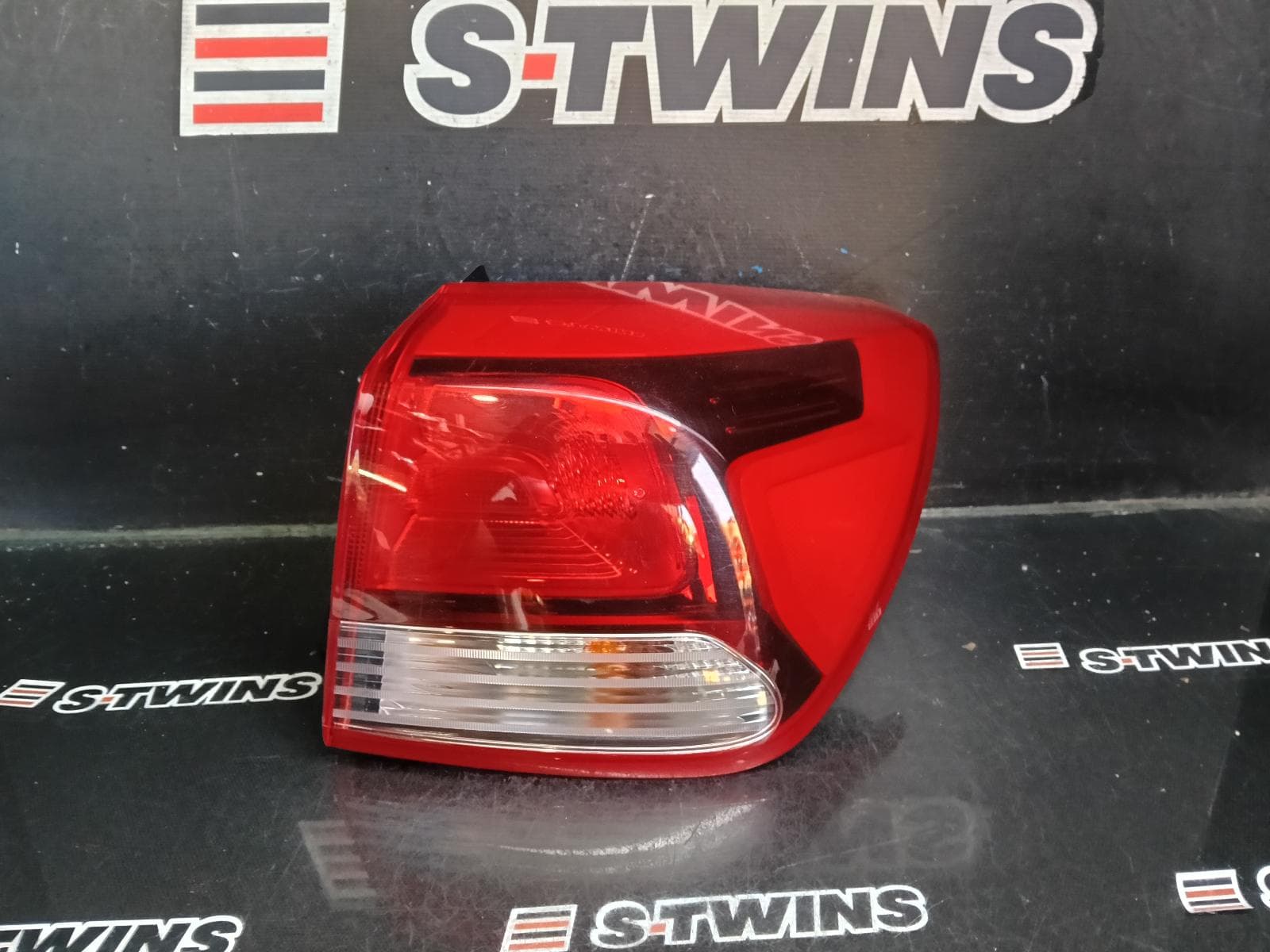Used auto part listing image: 2021 KIA RIO RIGHT TAILLIGHT YB, IN BODY, HALOGEN TYPE, 12/16-06/23 0000413443