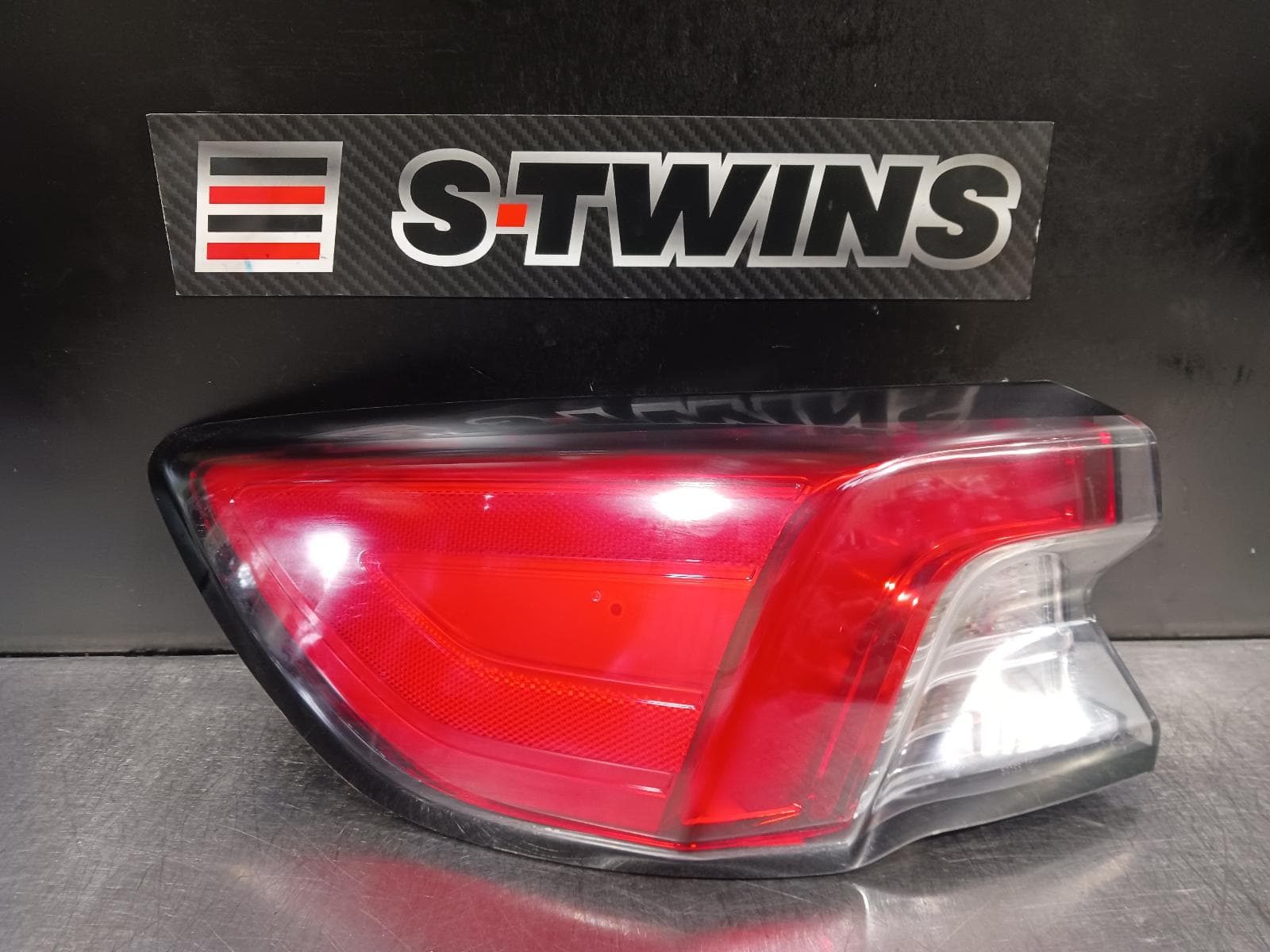 Used auto part listing image: 2022 FORD ESCAPE LEFT TAILLIGHT ZH, IN BODY, LED TYPE, 06/20- 0000224393