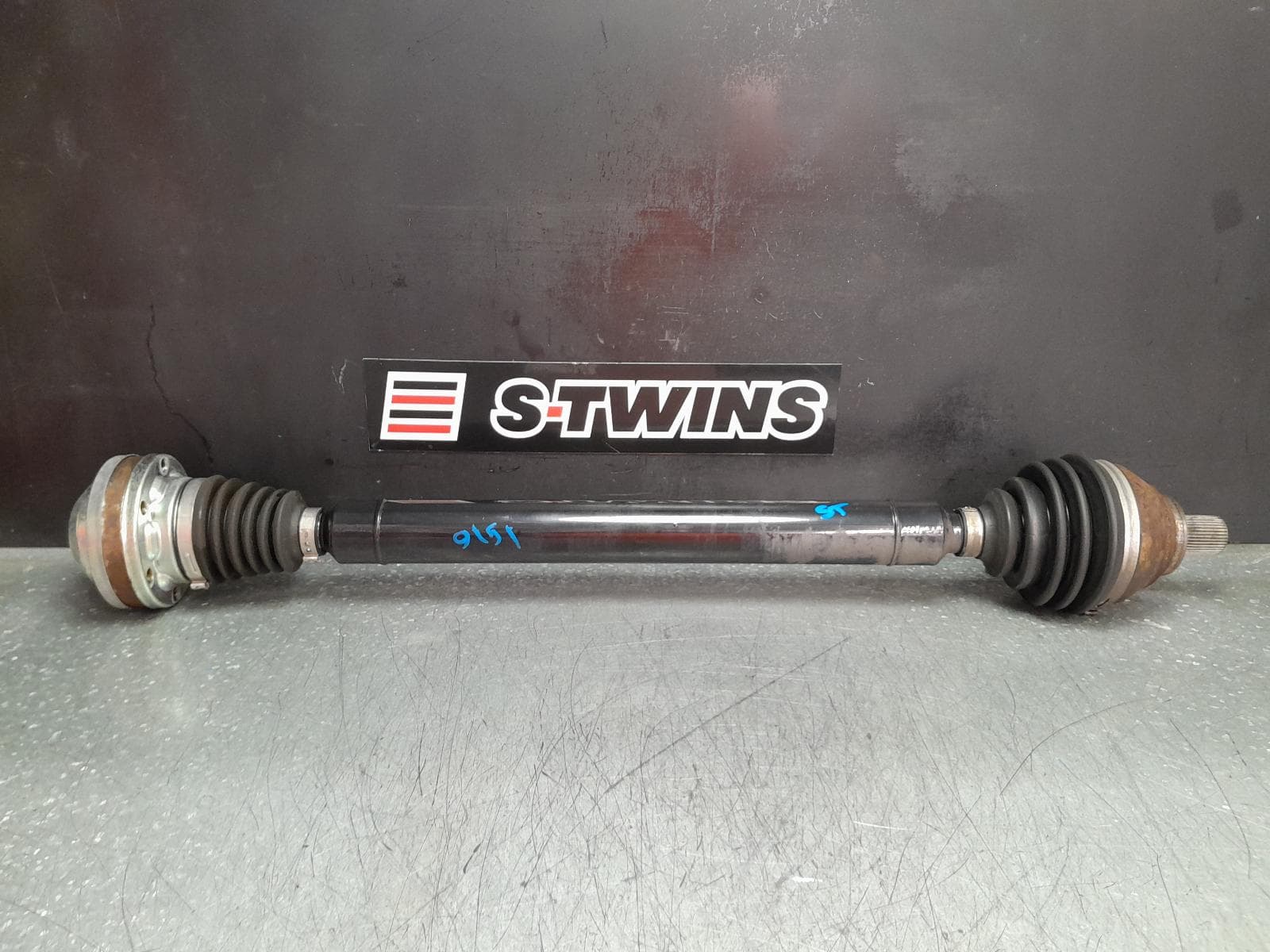 Used auto part listing image: 2015 VOLKSWAGEN CADDY RIGHT DRIVESHAFT AUTO T/M, PETROL, 1.4, 2KN, 07/15-02/21 0000358081