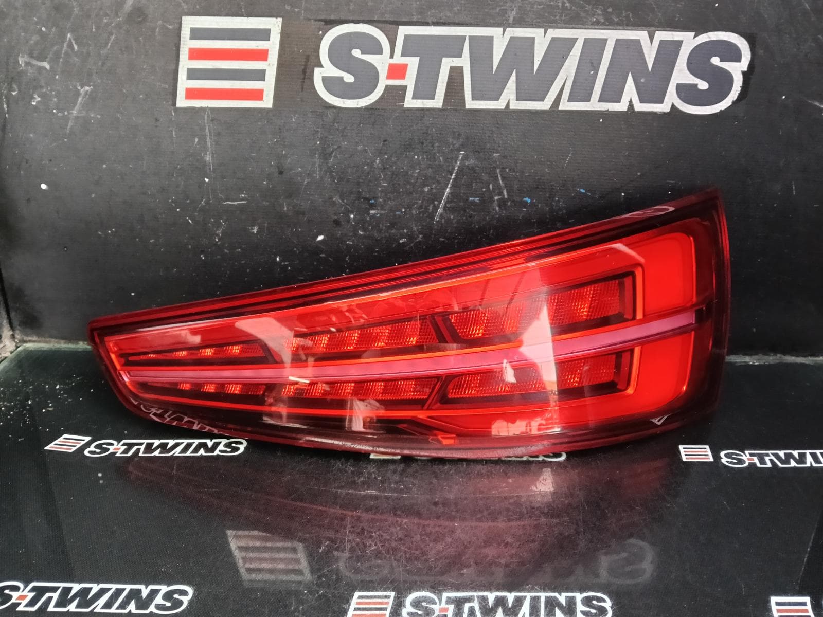 Used auto part listing image: 2015 AUDI Q3 RIGHT TAILLIGHT IN TAILGATE, 8U, Q3, LED TYPE, (10TH VIN DIGIT F,G,H,J), 01/15-12/18 0000392916