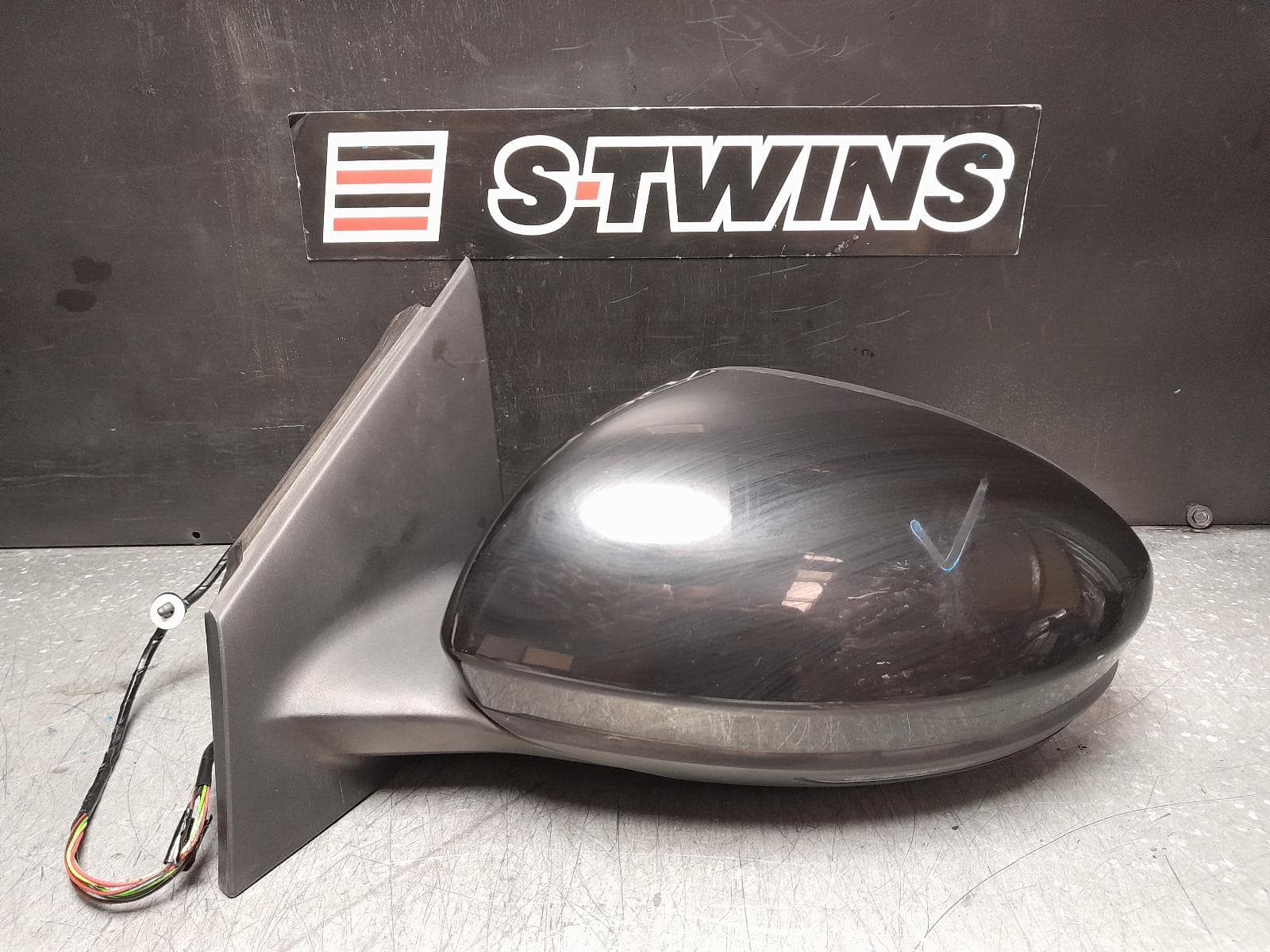 Used auto part listing image: 2016 RENAULT MEGANE LEFT DOOR MIRROR BFB/KFB/LFF, HATCH/WAGON/SEDAN, 06/16-02/20 0000373972