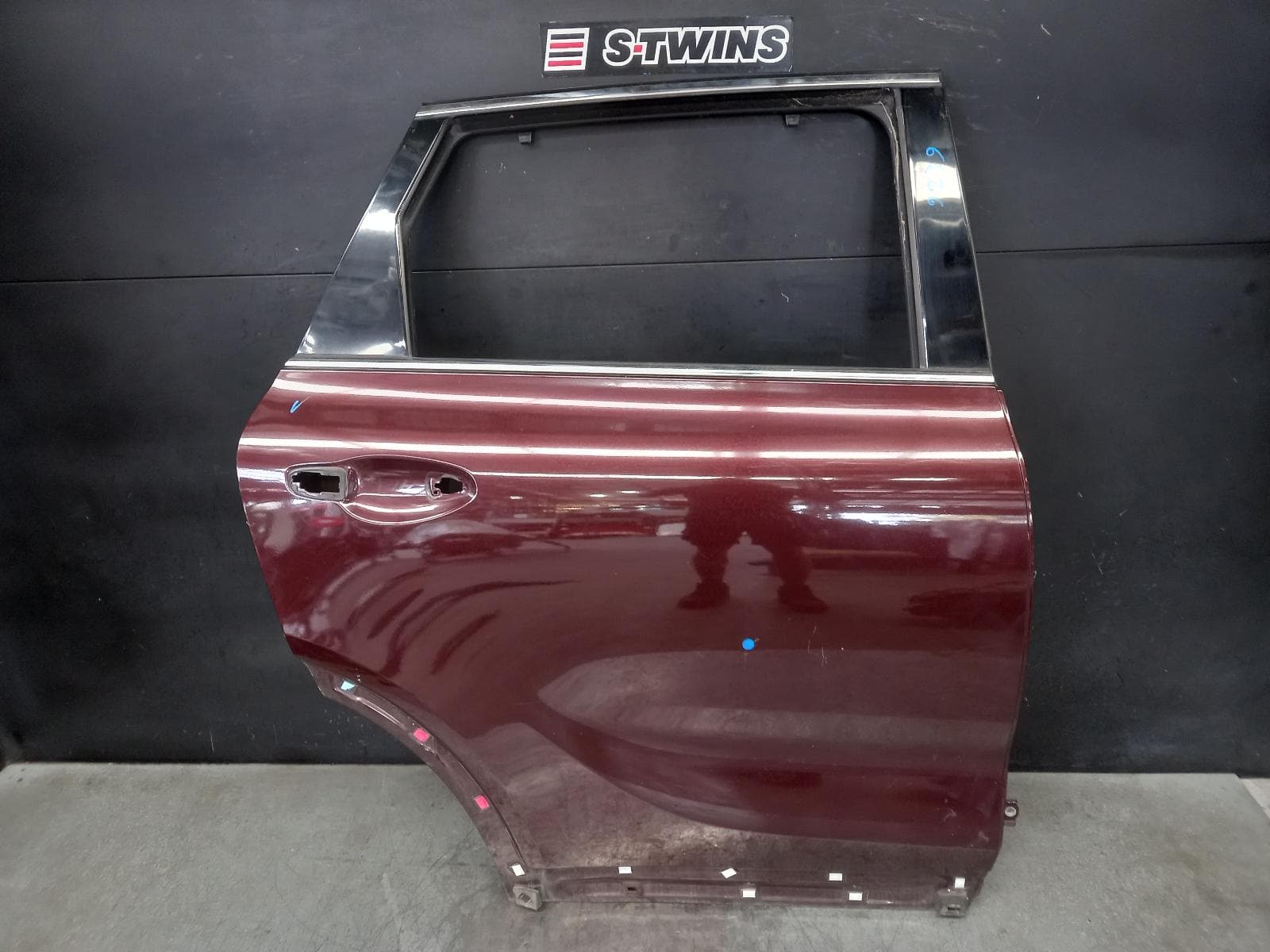 Used auto part listing image: 2016 KIA SORENTO RIGHT REAR DOOR SLIDING UM, 03/15-02/20 0000370006