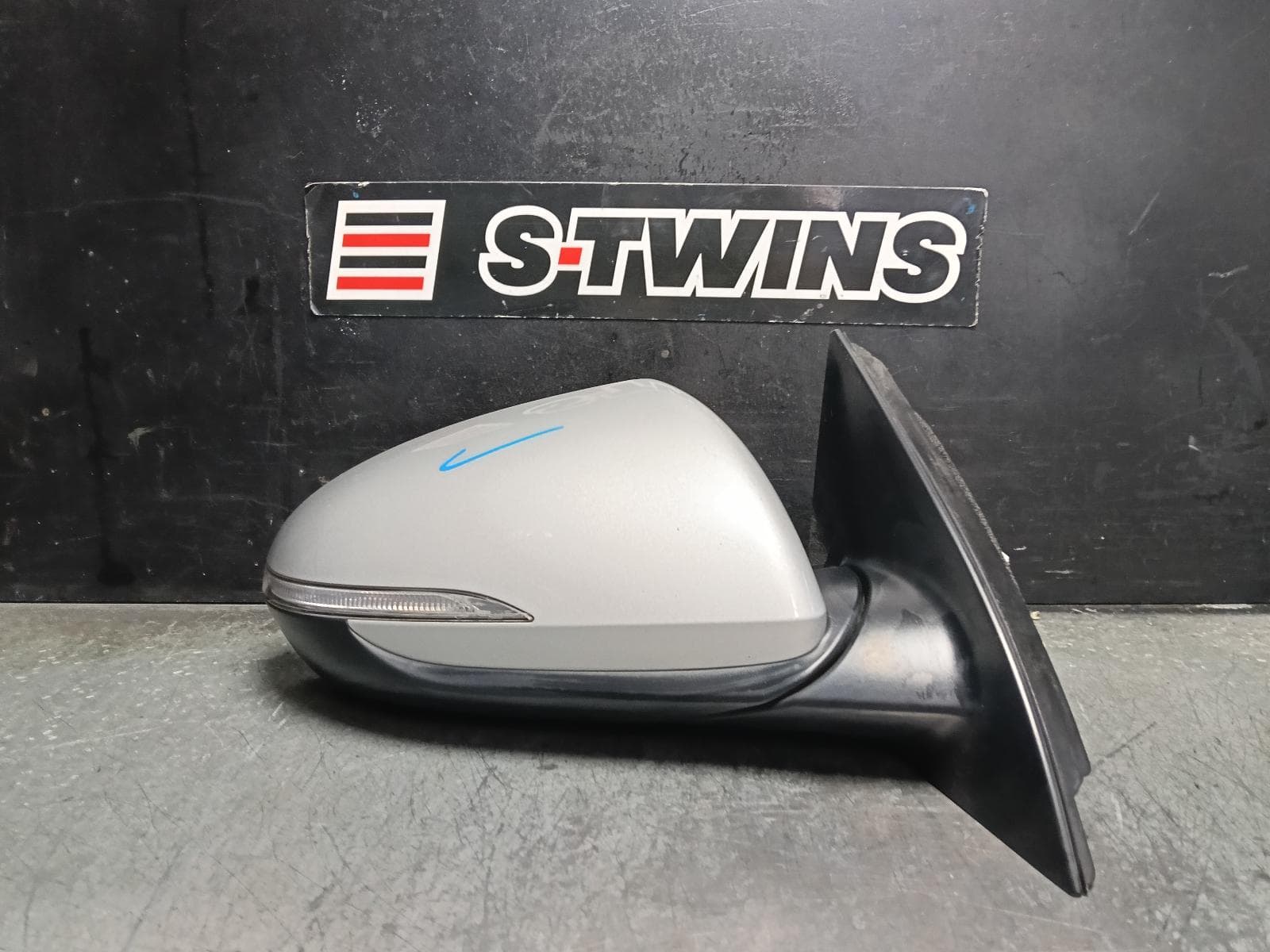 Used auto part listing image: 2017 HYUNDAI I30 RIGHT DOOR MIRROR PD, HATCH (S.KOREA VIN KMHH), W/ POWER FOLD, INDICATOR, NON BLIND SPOT TYPE, 03/17-12/23 0000414201