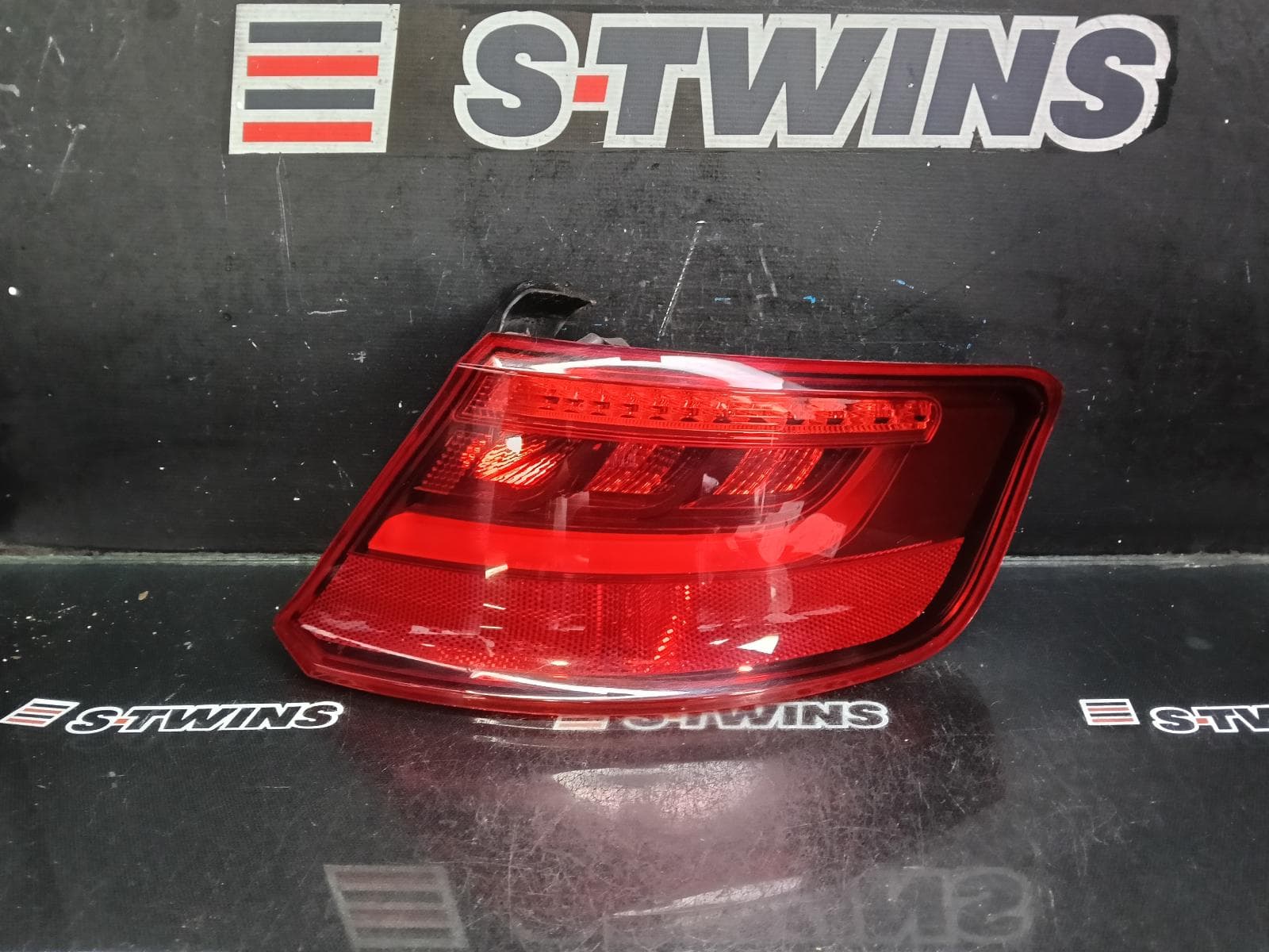 Used auto part listing image: 2014 AUDI A3 RIGHT TAILLIGHT A3/S3/RS3, 8V, HATCH, LED TYPE, 03/13-04/16 0000391510