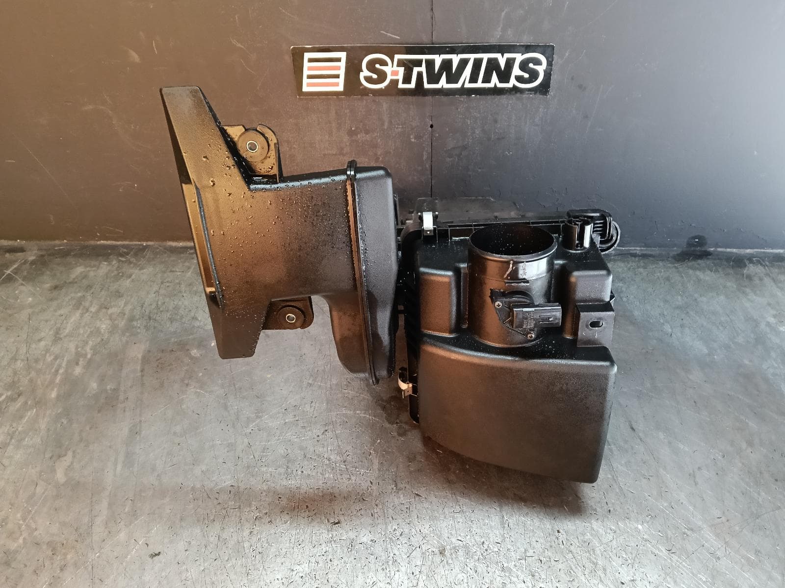 Used auto part listing image: 2017 MAZDA CX5 AIR CLEANER BOX AIR CLEANER, DIESEL, 2.2, BI-TURBO, SH-VPTS CODE, KF, 02/17-04/18 0000414214